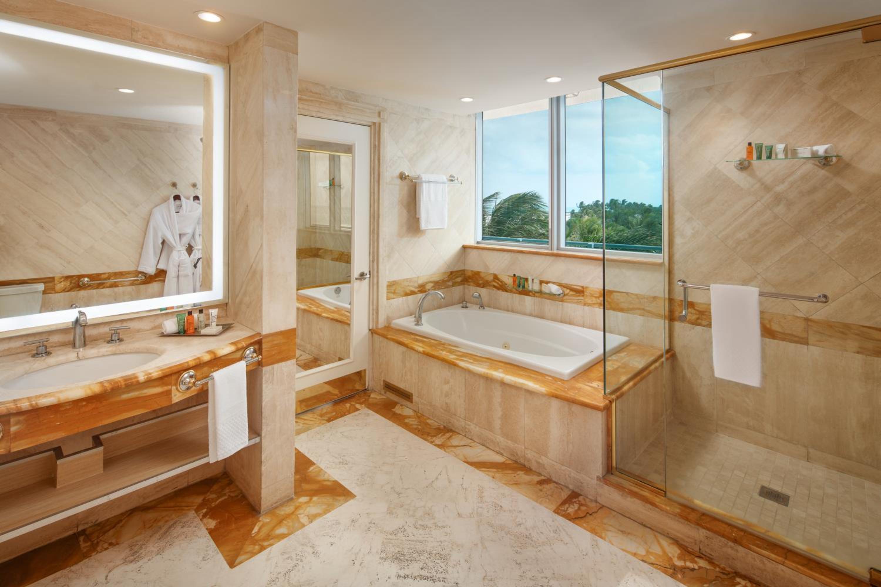 One-Bedroom King Suite - Oceanfront