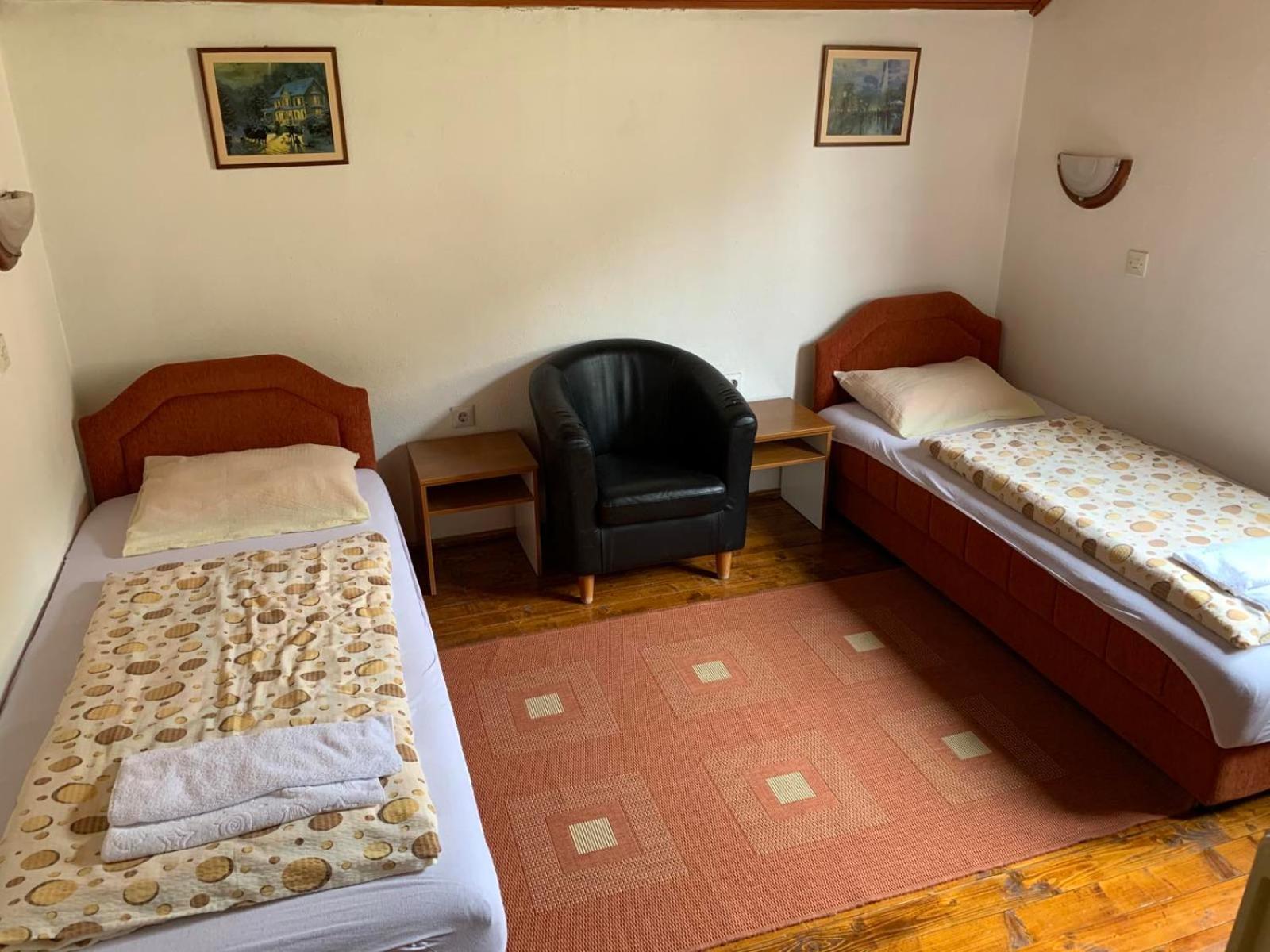 Double Room with Extra Bed photo 2