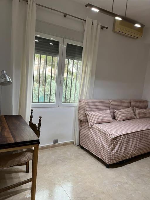 Five-Bedroom House photo 3