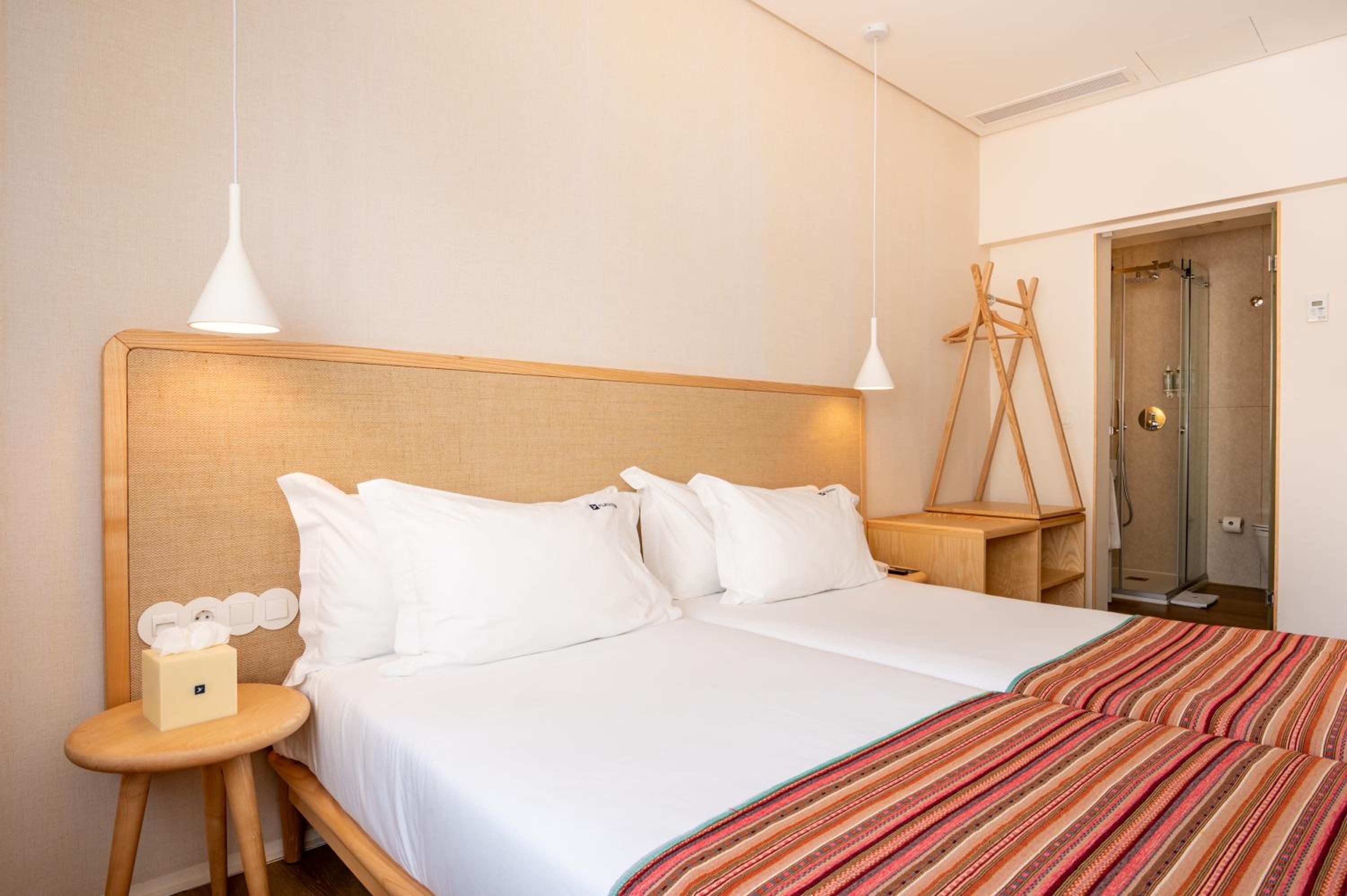 Twin Room - Photo 10