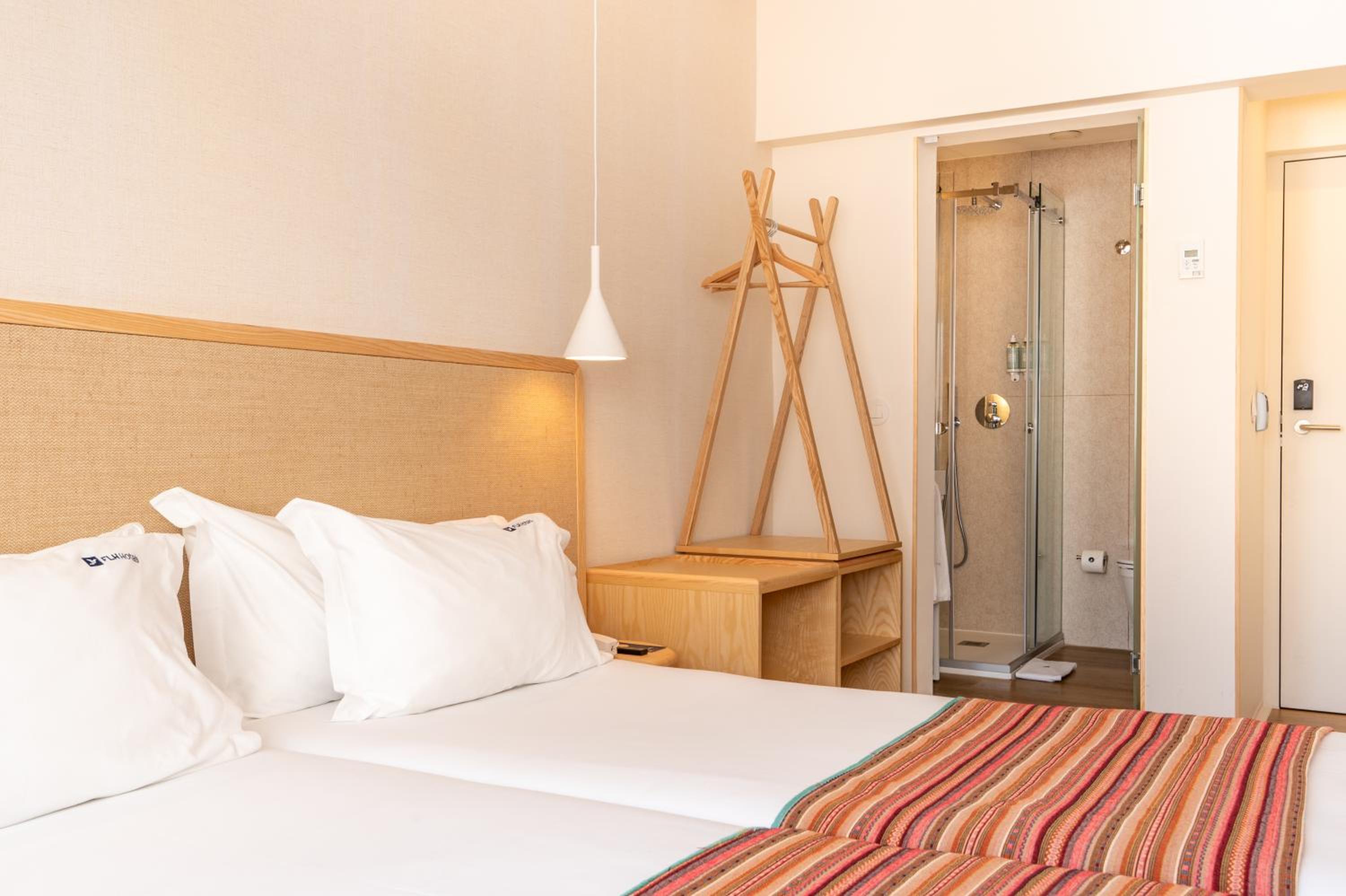 Twin Room - Photo 9