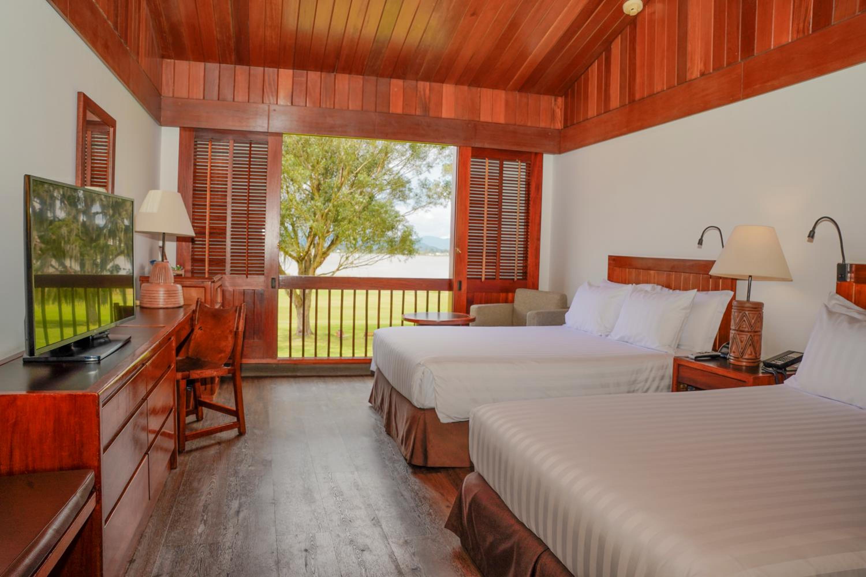 Twin Room with Lake View photo 2