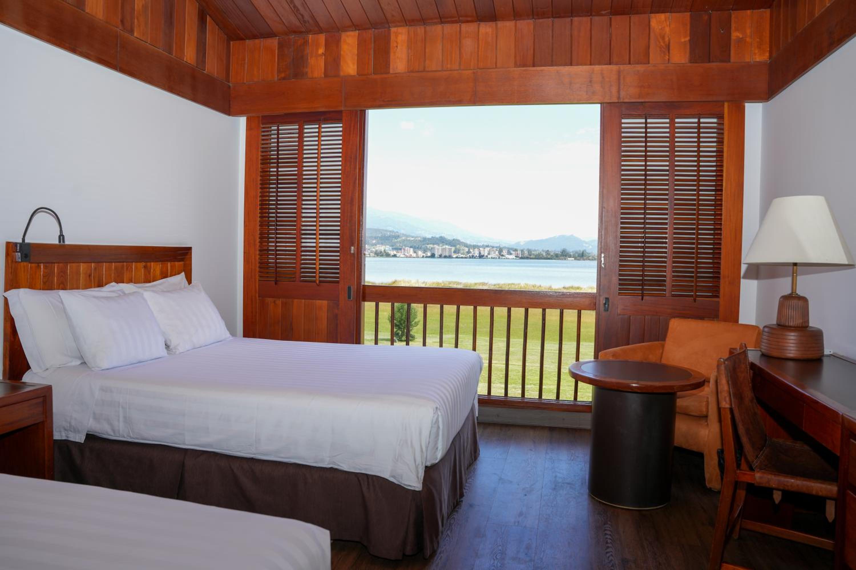 Twin Room with Lake View photo 1
