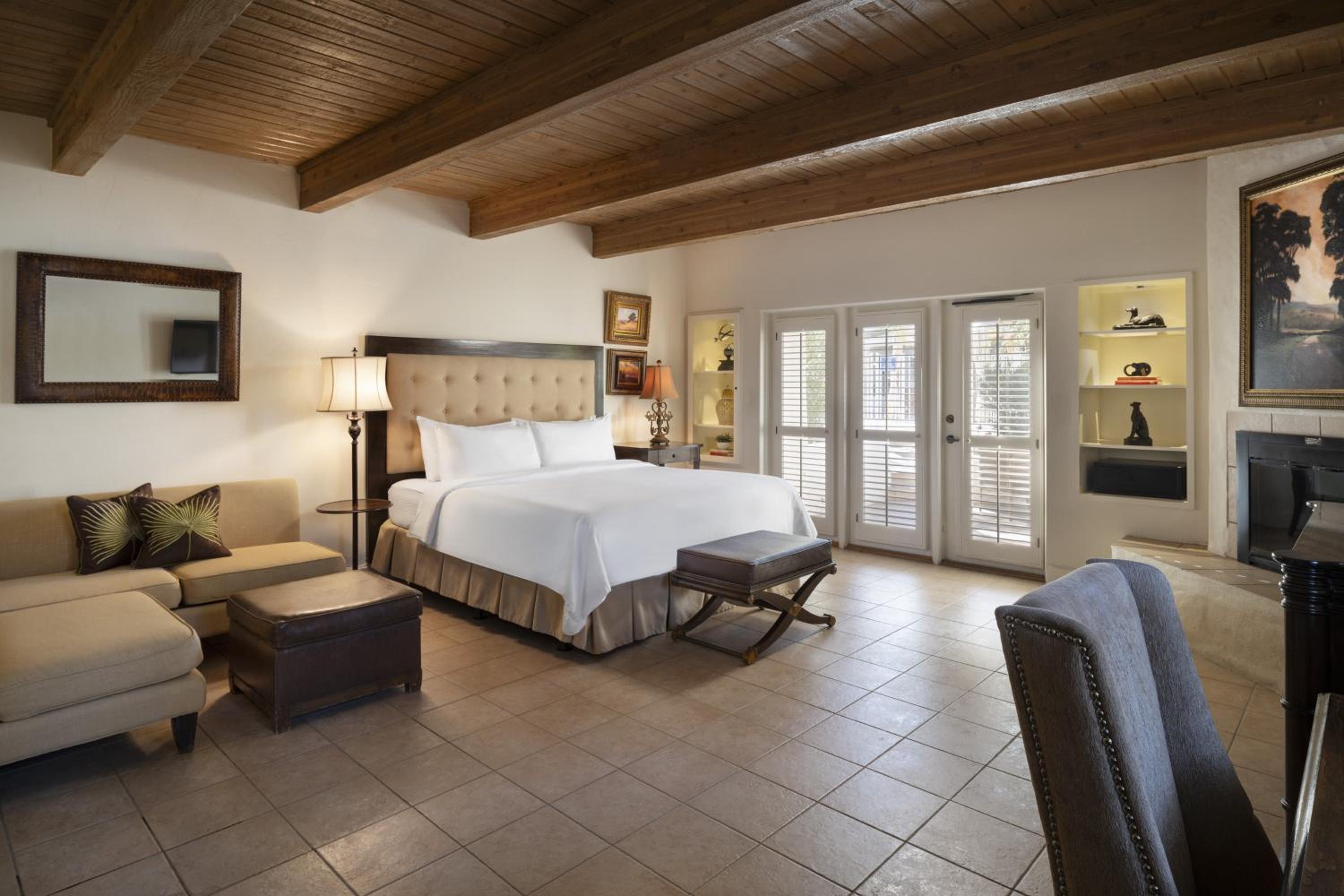 King Room with Mobility Accessible Tub and Sofa Bed