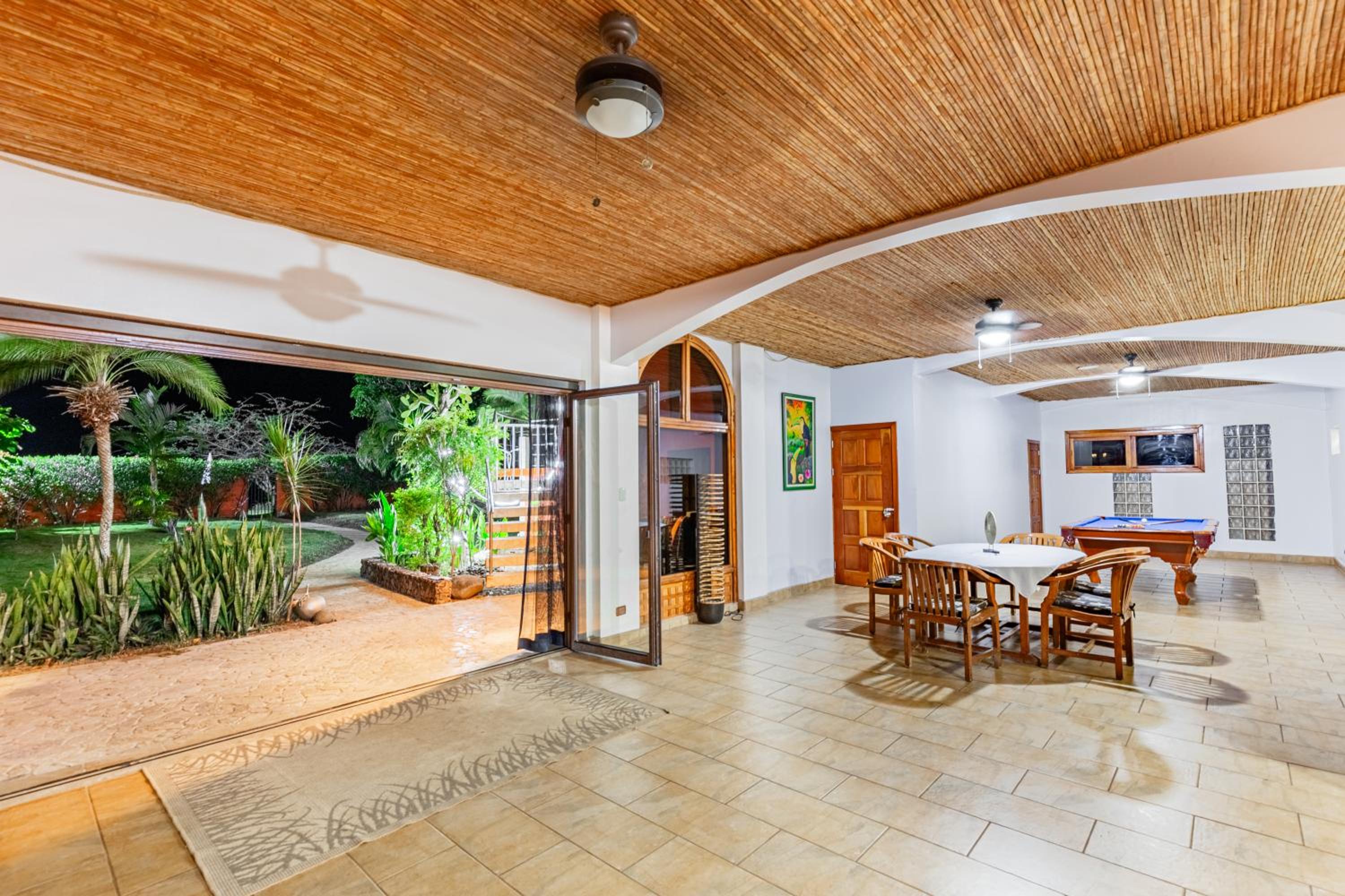Villa photo 2