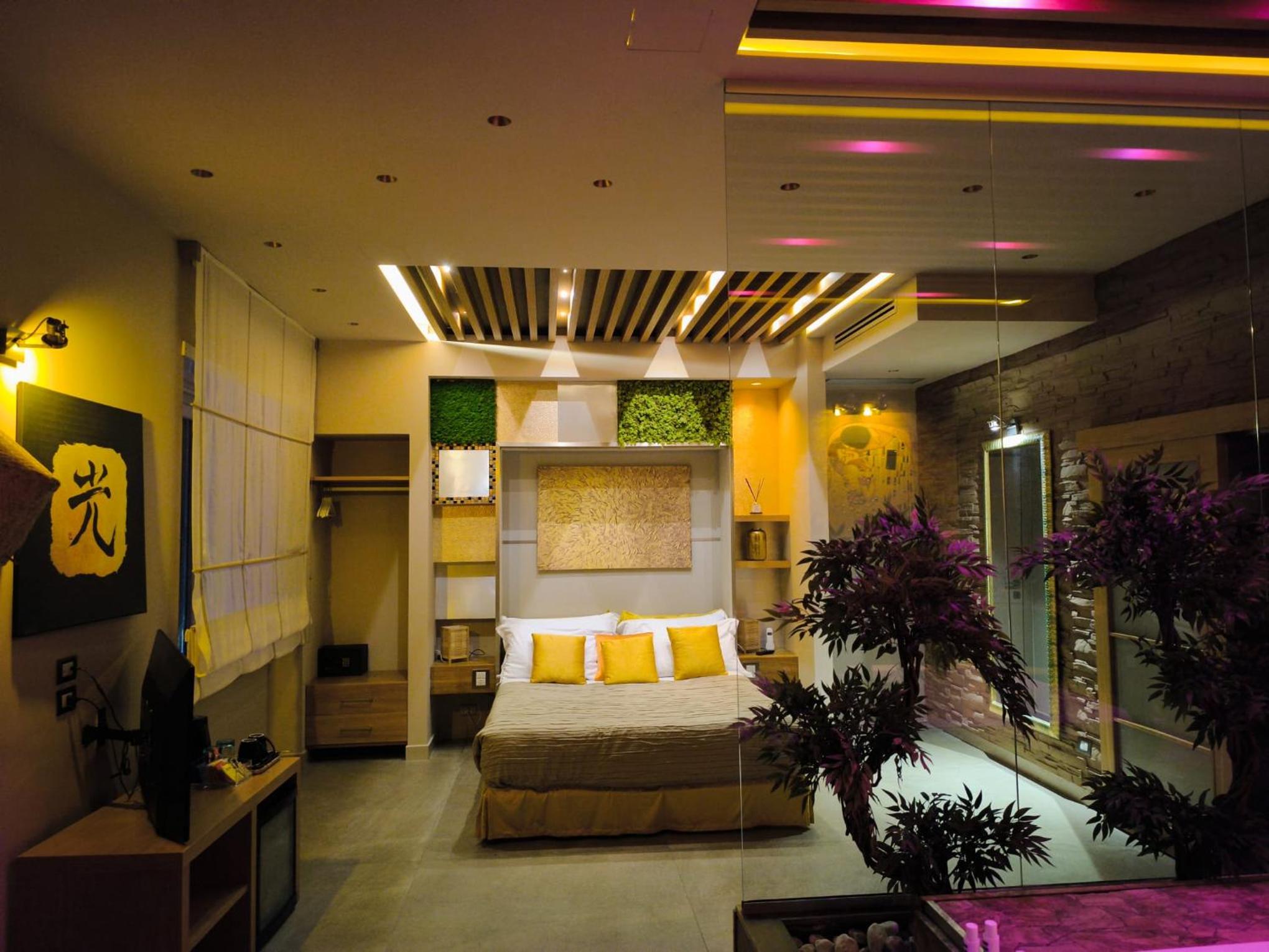 Deluxe Suite with Spa Bath photo 3
