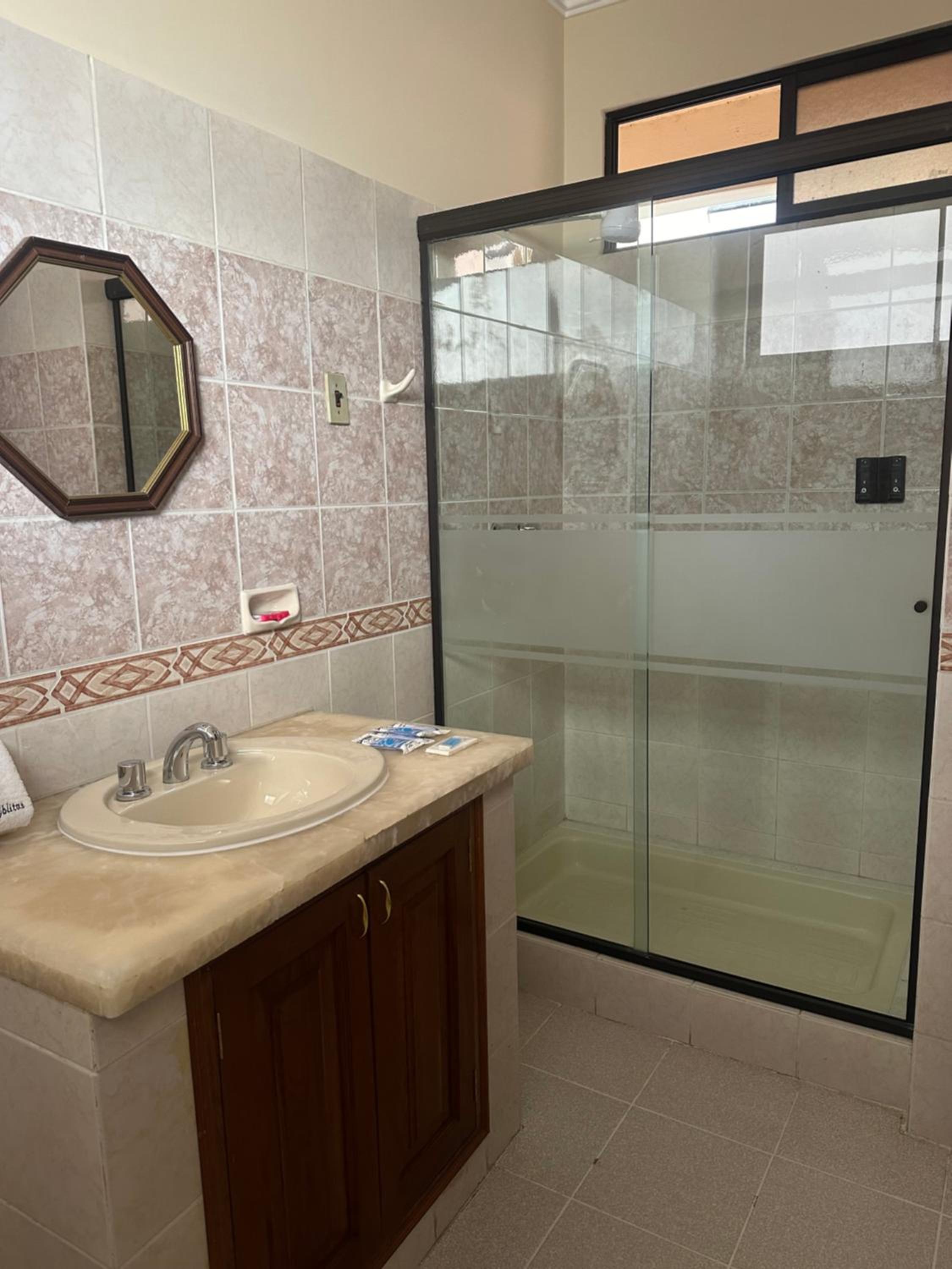 Twin Room with Private Bathroom photo 3