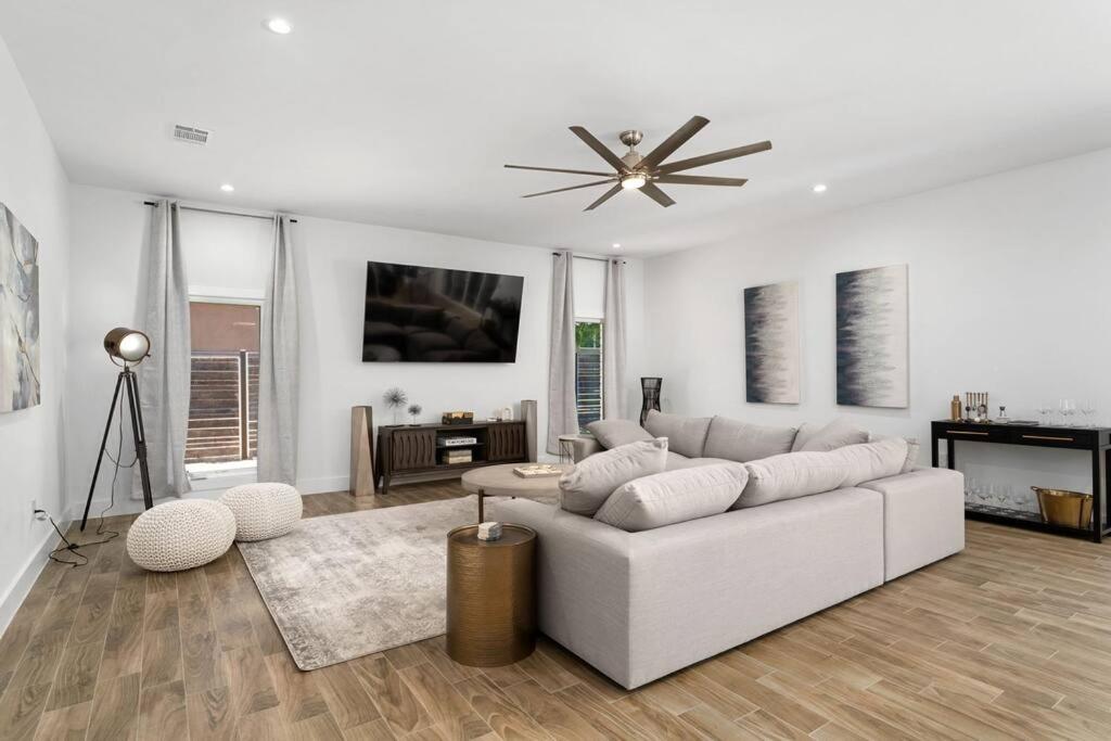 Family Room photo 1
