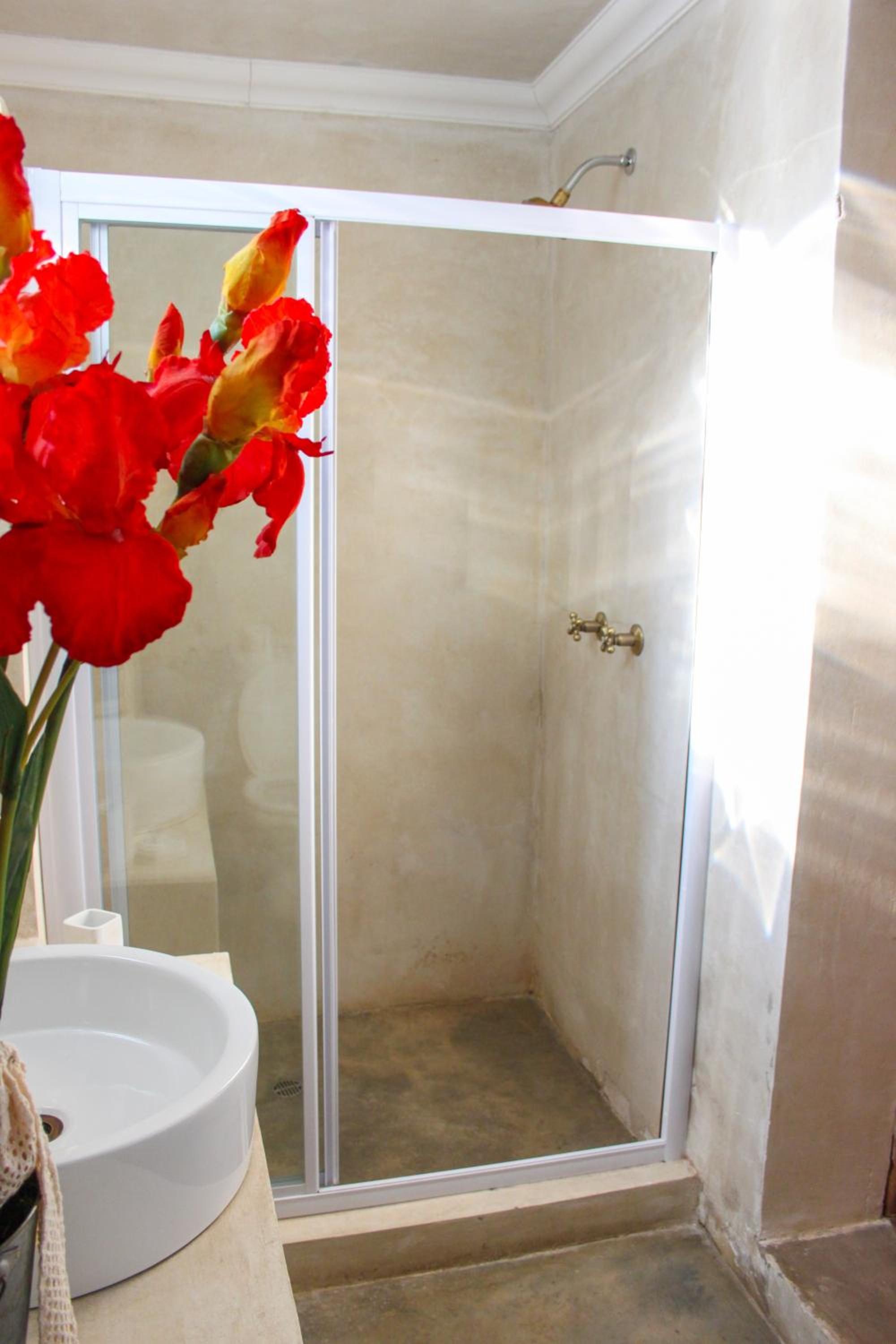 Double Room with Private Bathroom - Photo 12