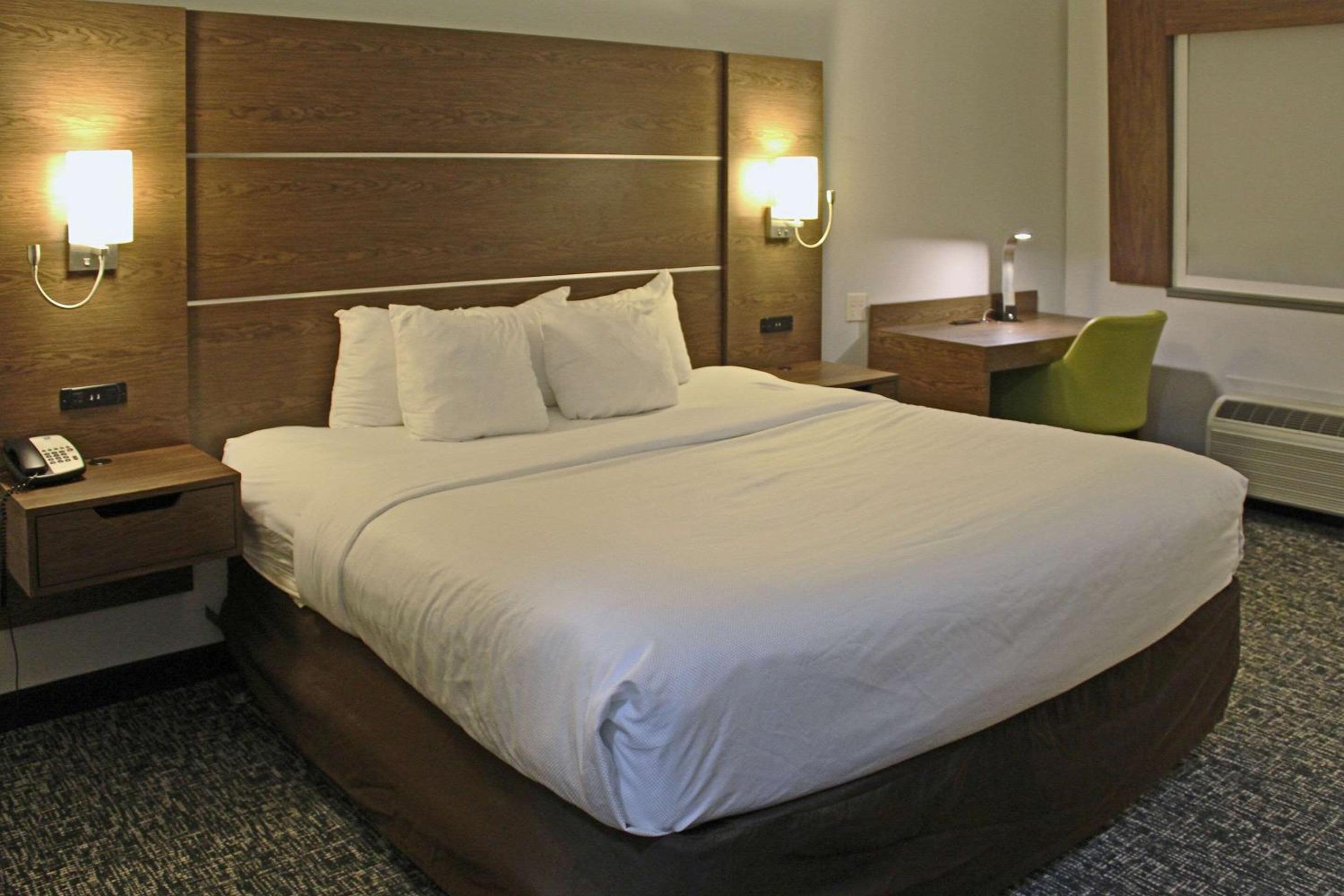 King Room - Disability Access/Non-Smoking - Photo 7