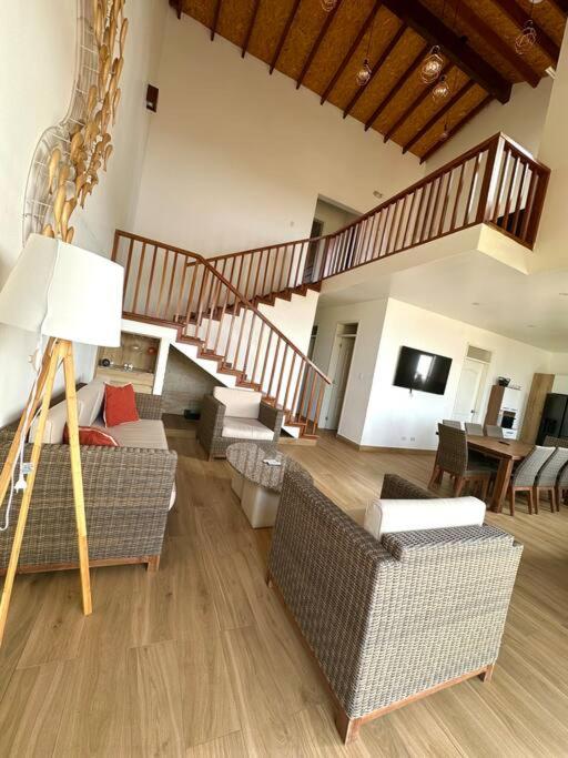Six-Bedroom House photo 1