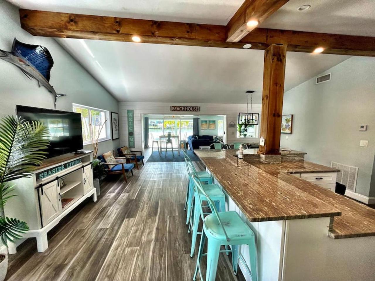 Four-Bedroom House photo 2