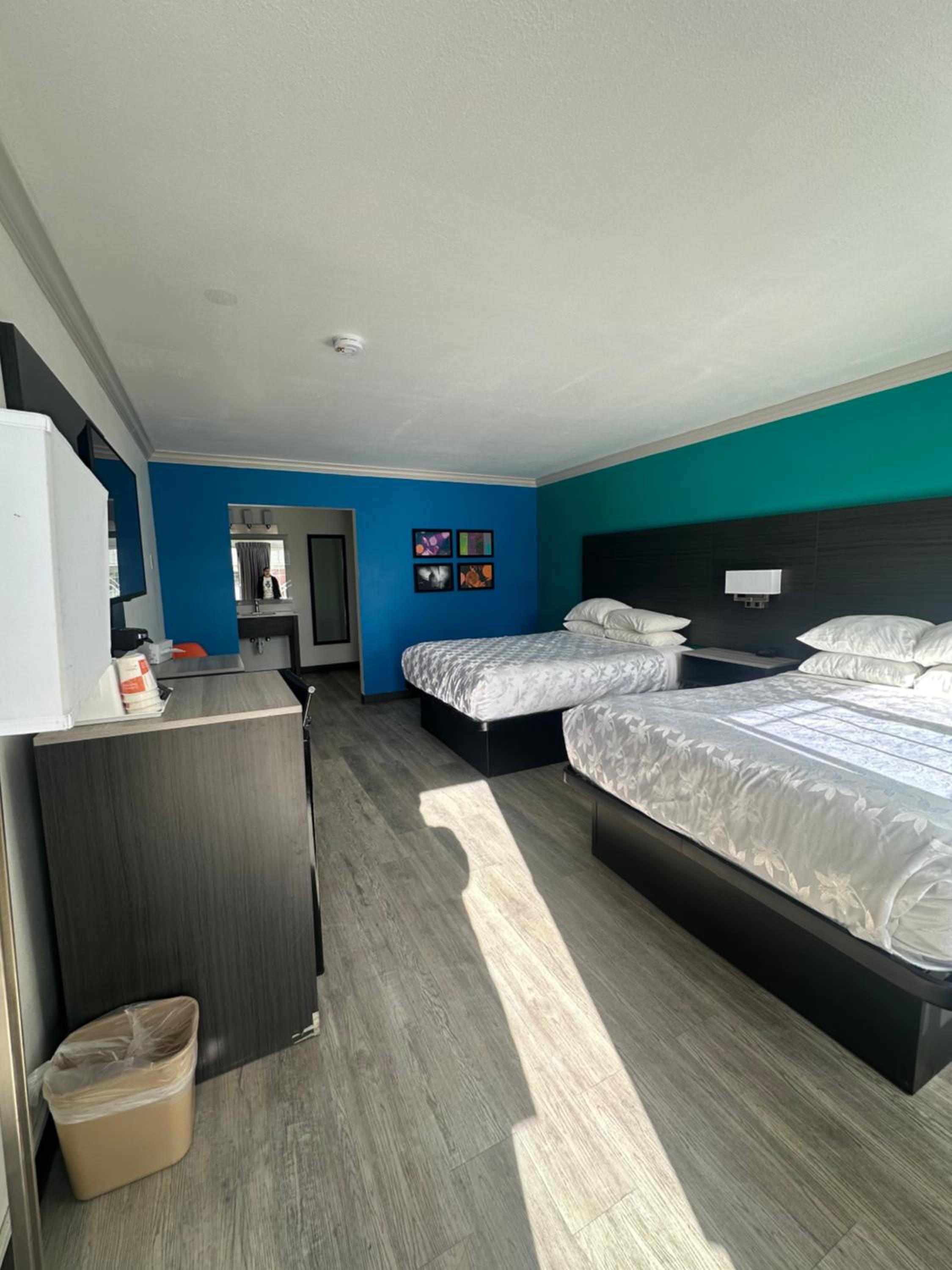Superior Queen Room with Two Queen Beds photo 1
