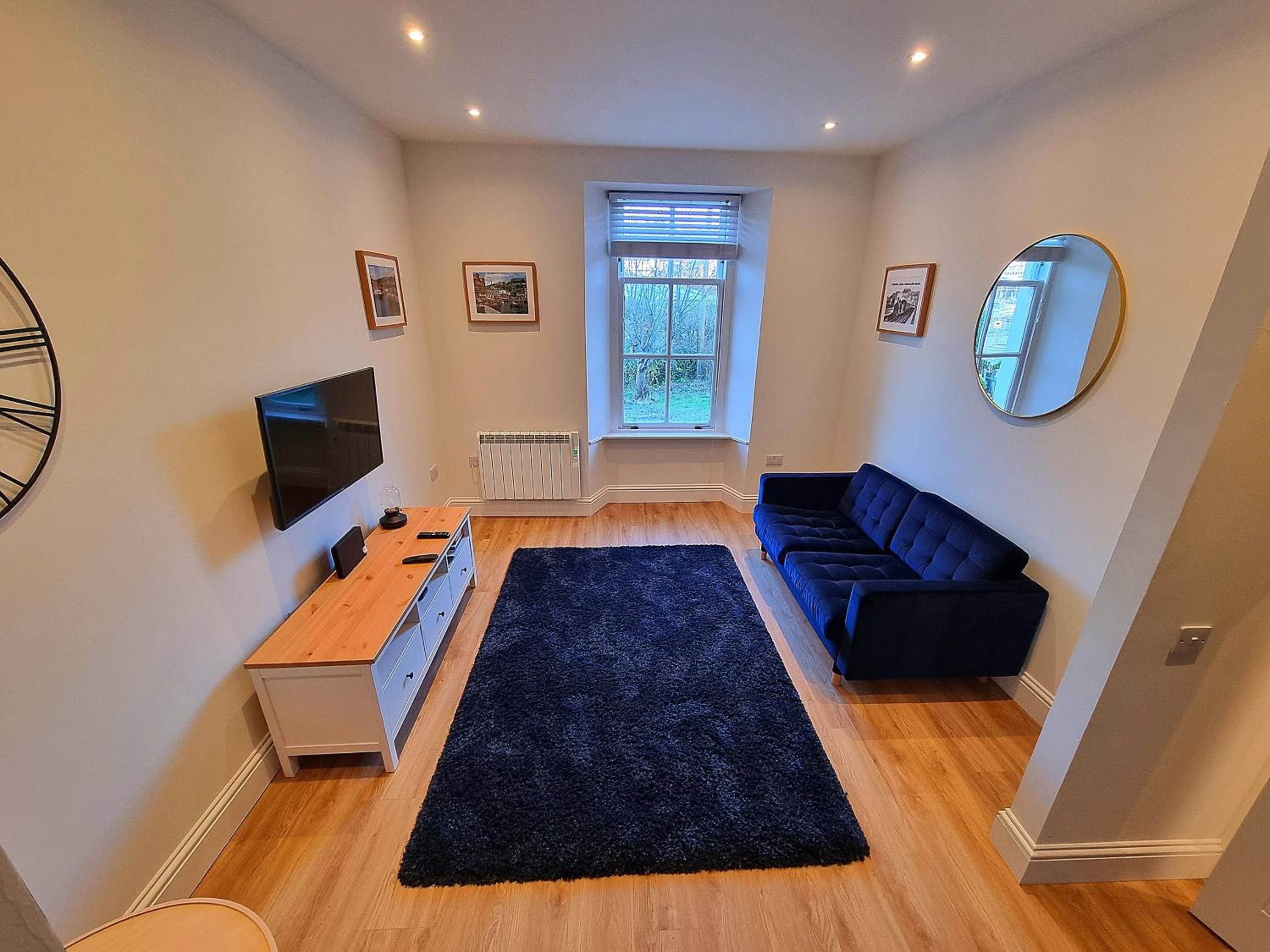 One-Bedroom Apartment photo 2