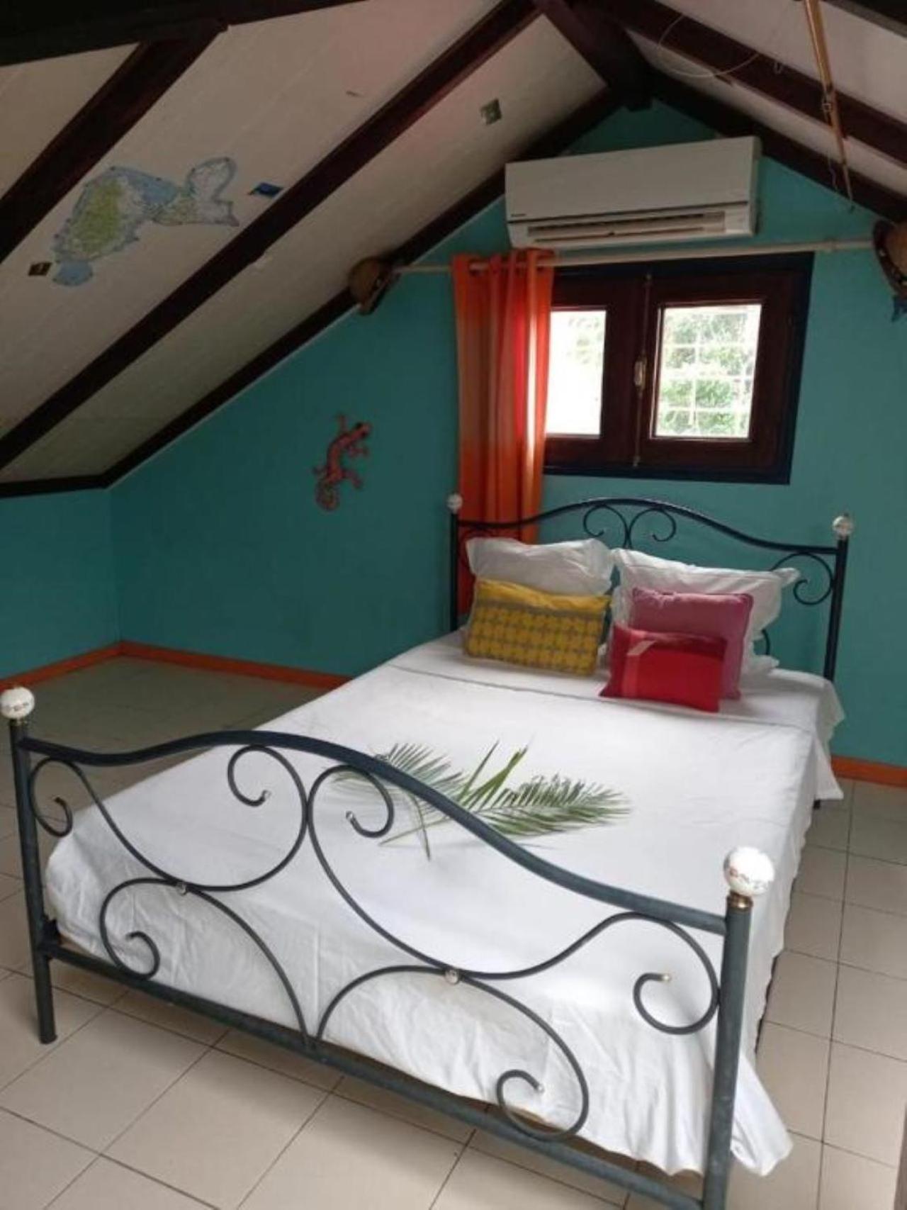 Three-Bedroom House photo 1