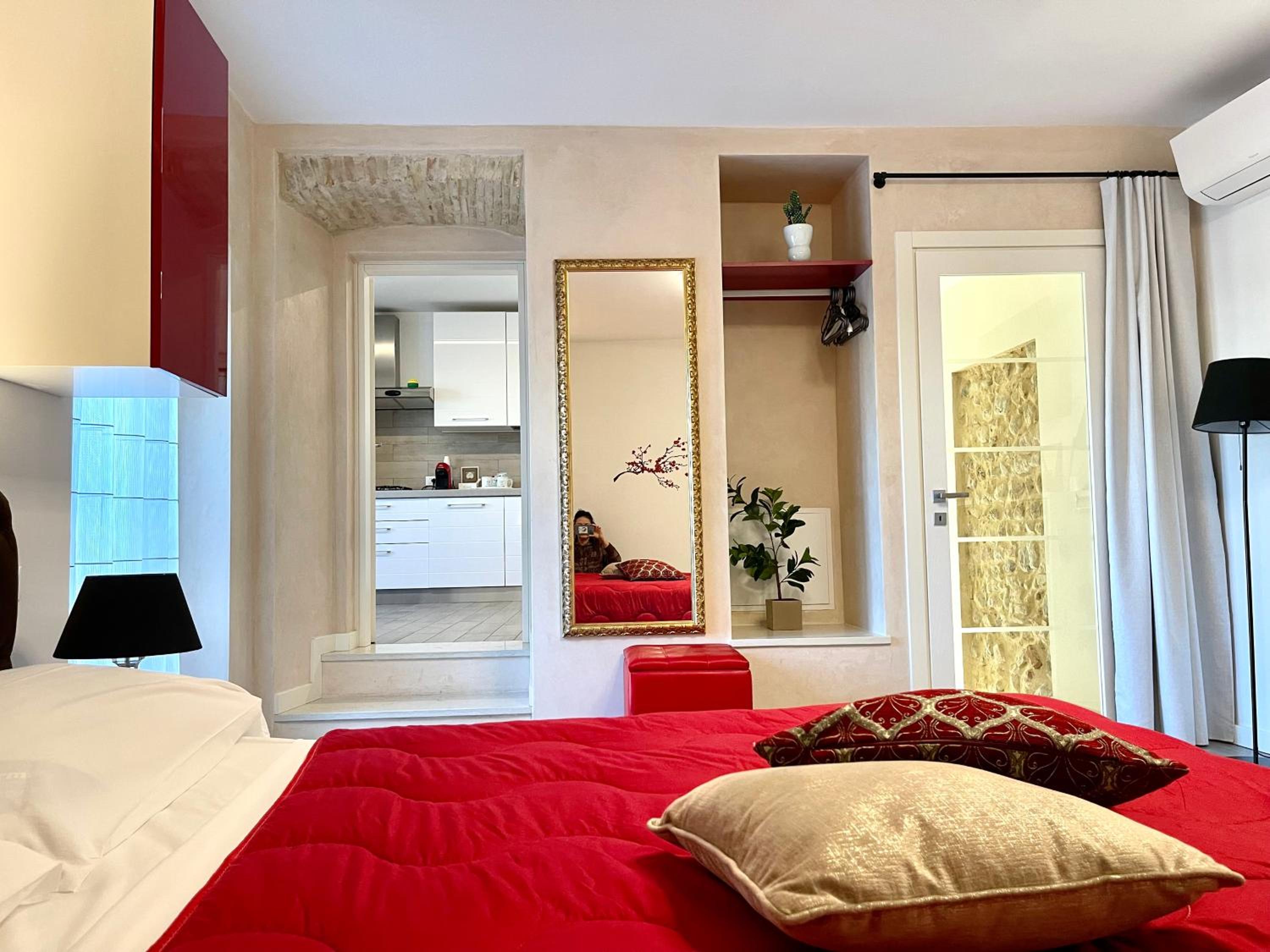 Queen Suite with Spa Bath - Photo 48