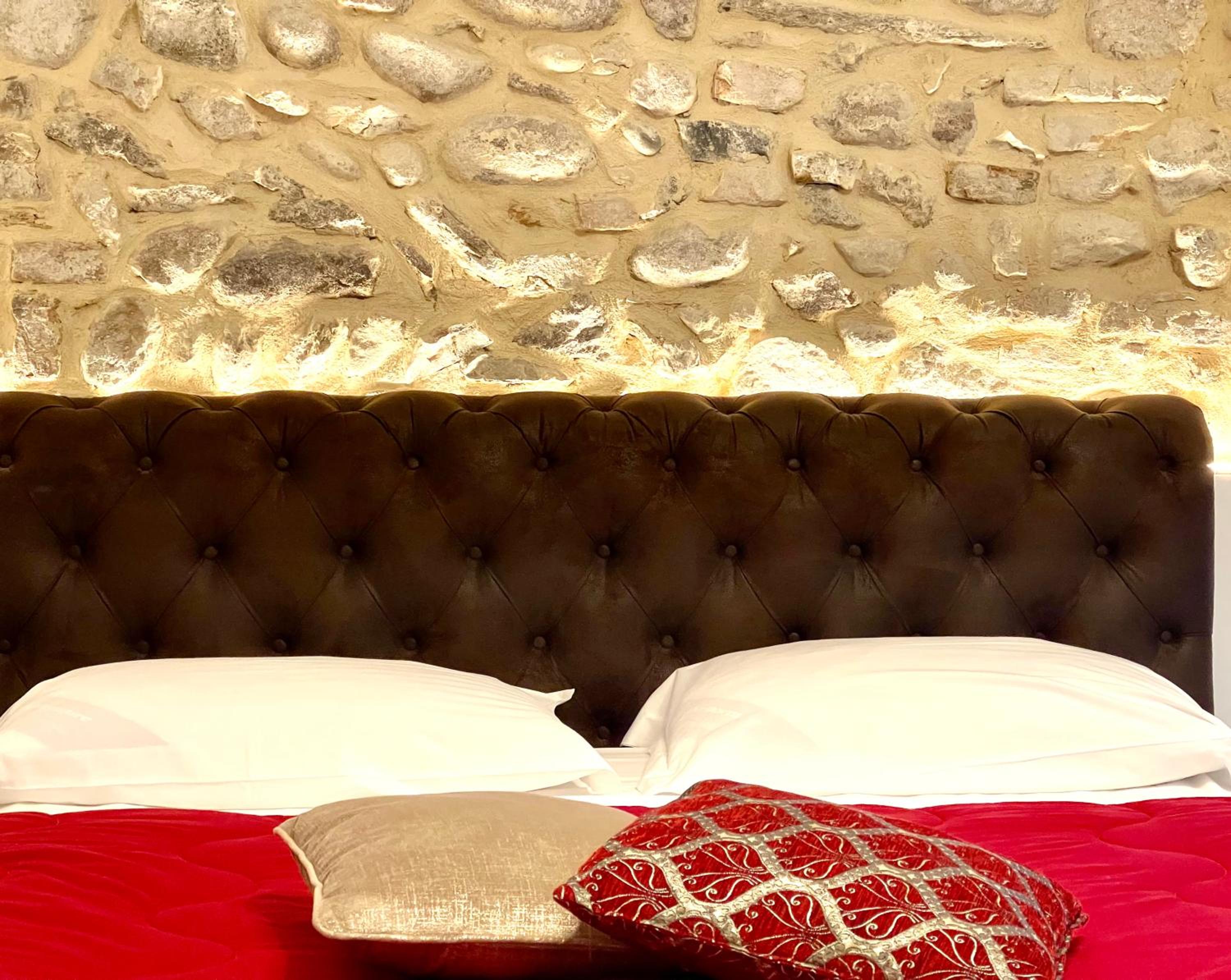 Queen Suite with Spa Bath - Photo 47