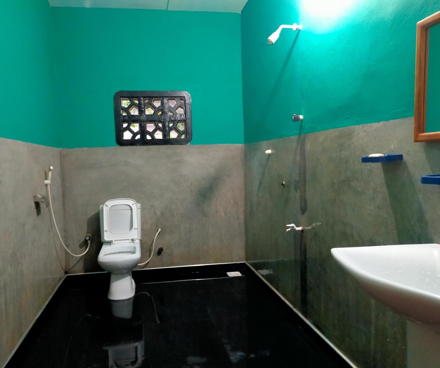 Standard Single Room with Shared Bathroom photo 3