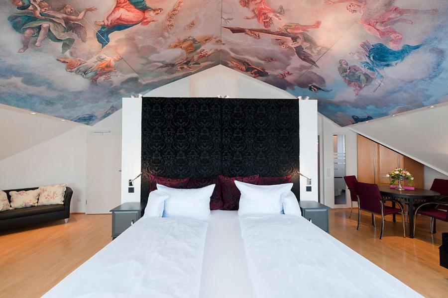 Suite photo 1