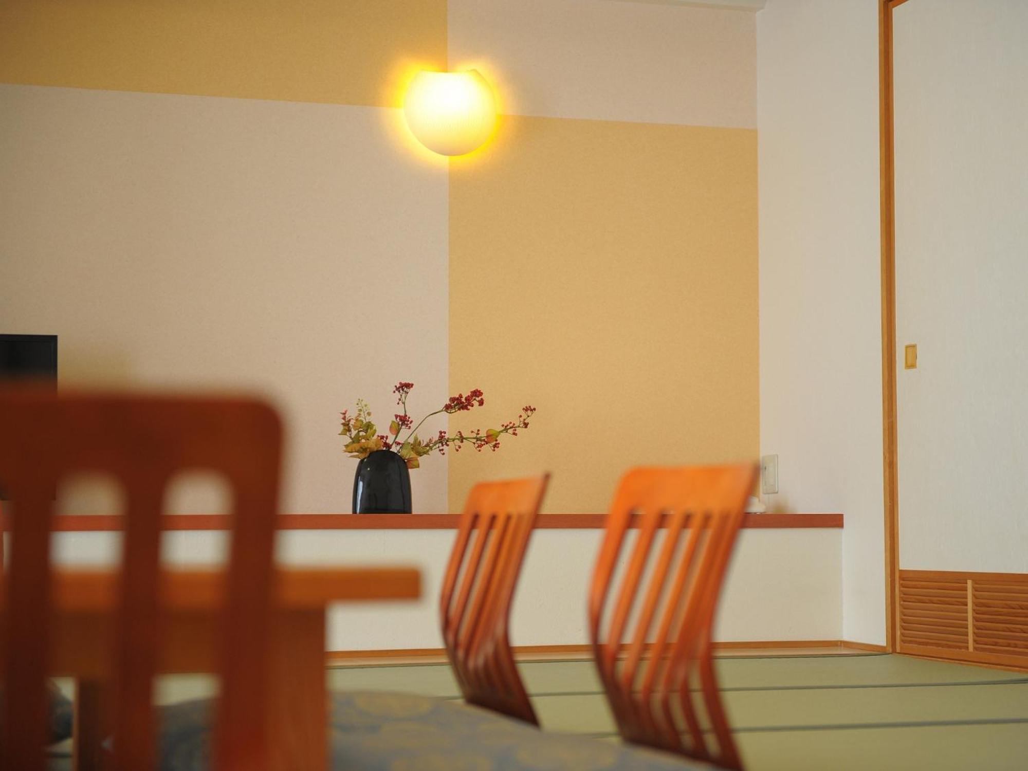 Japanese Style Family Room with Shared Bathroom - Photo 2