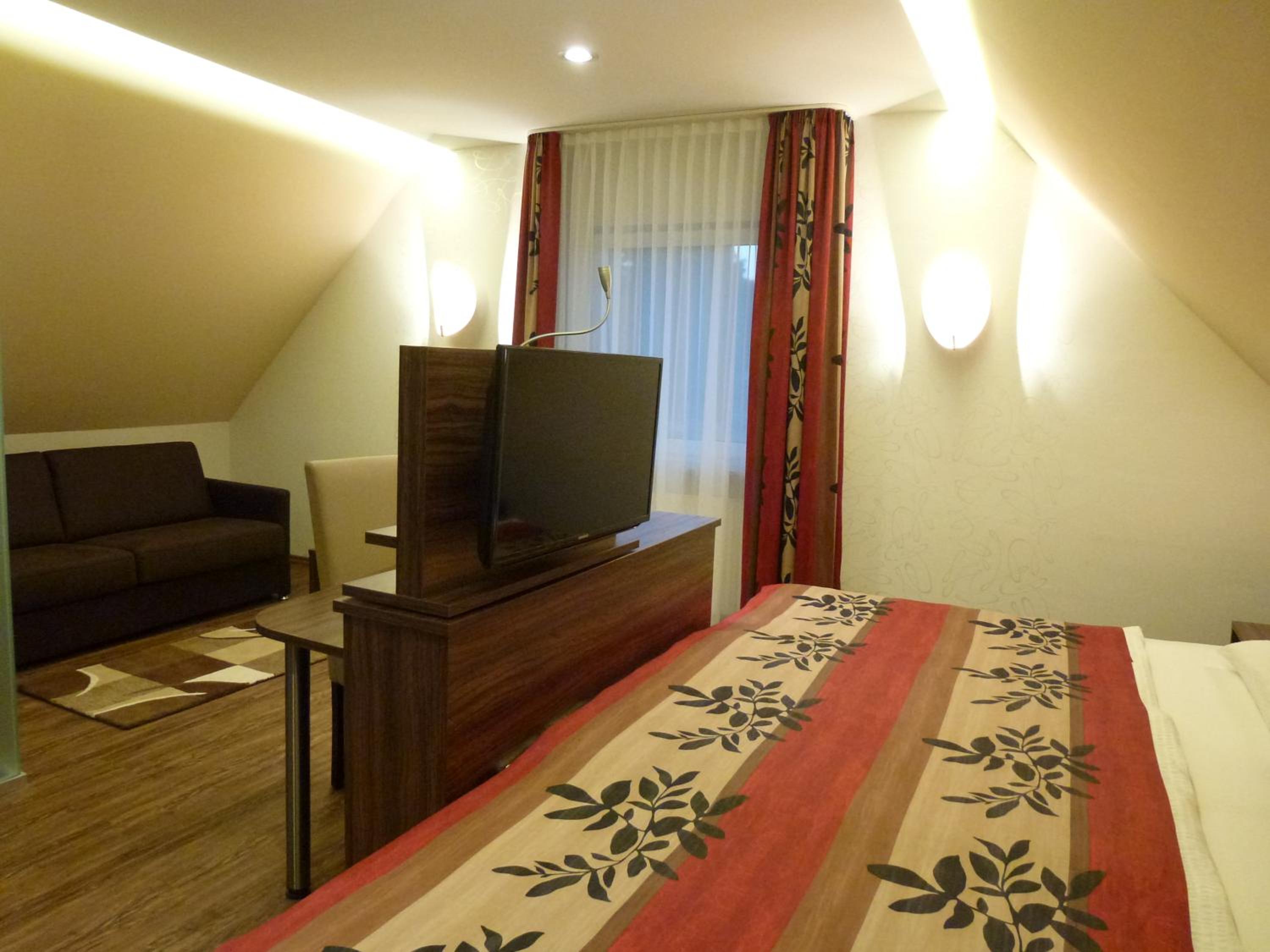Deluxe Queen Room