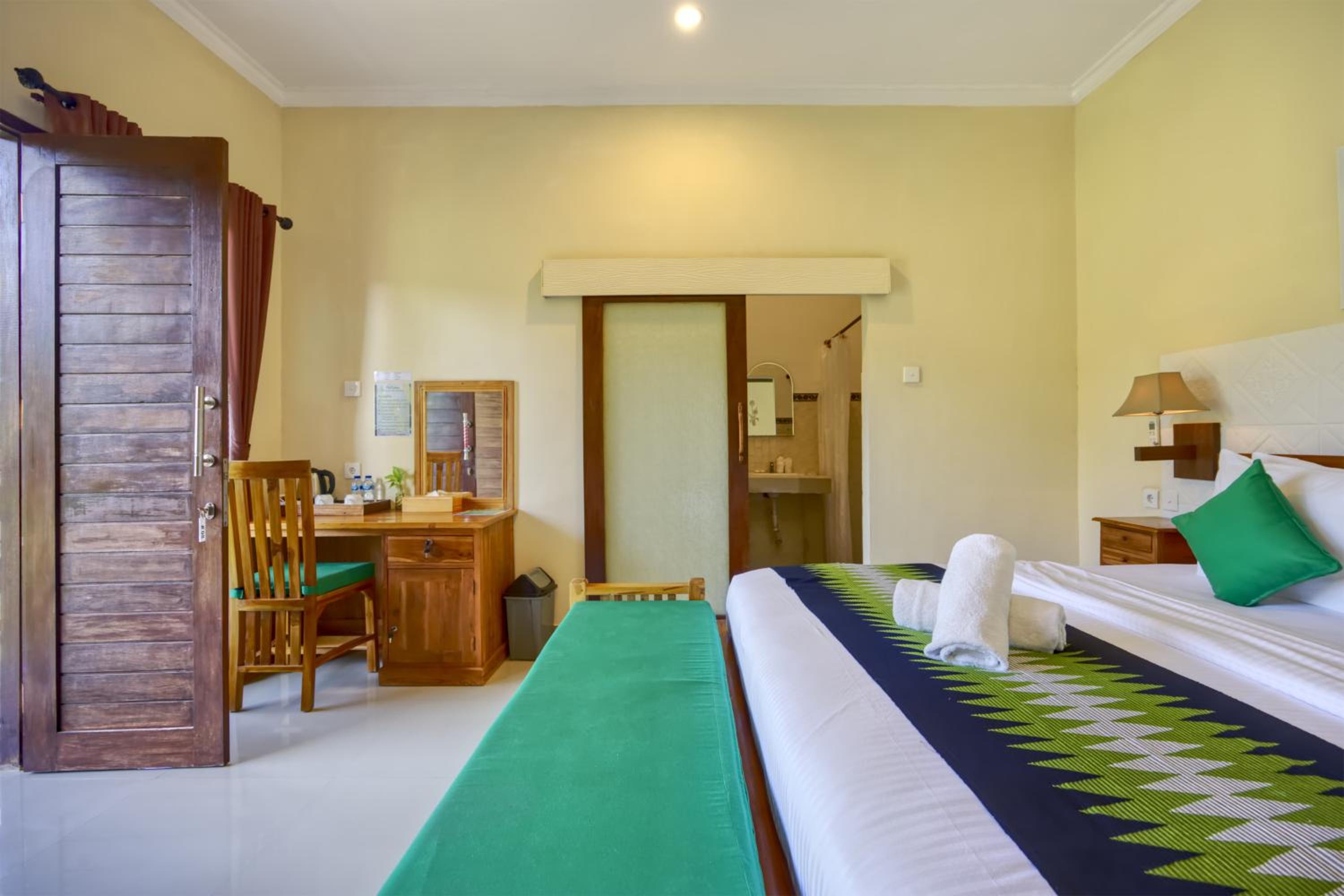 Deluxe Double Room (2 Adults + 1 Child)