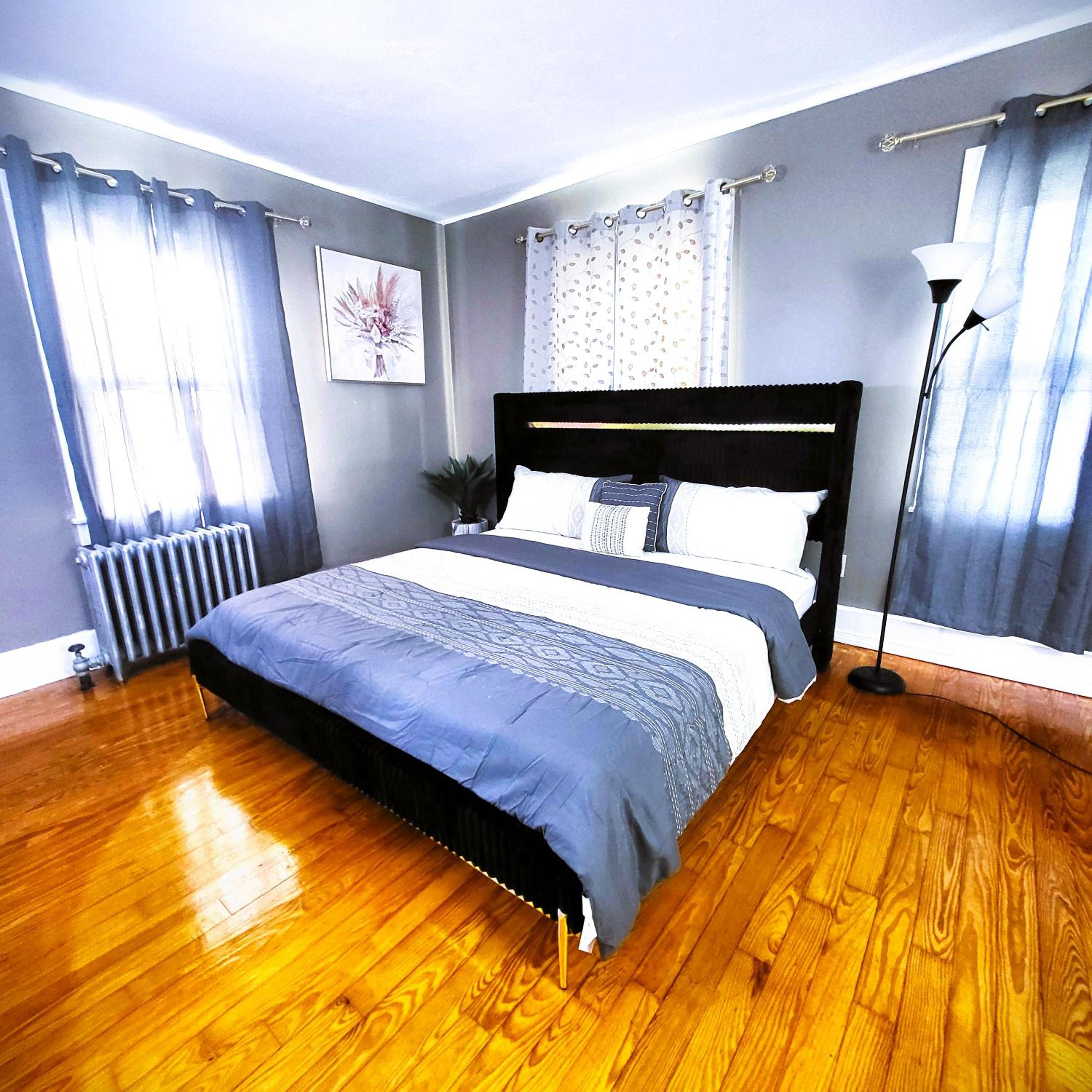 Three-Bedroom Apartment photo 1