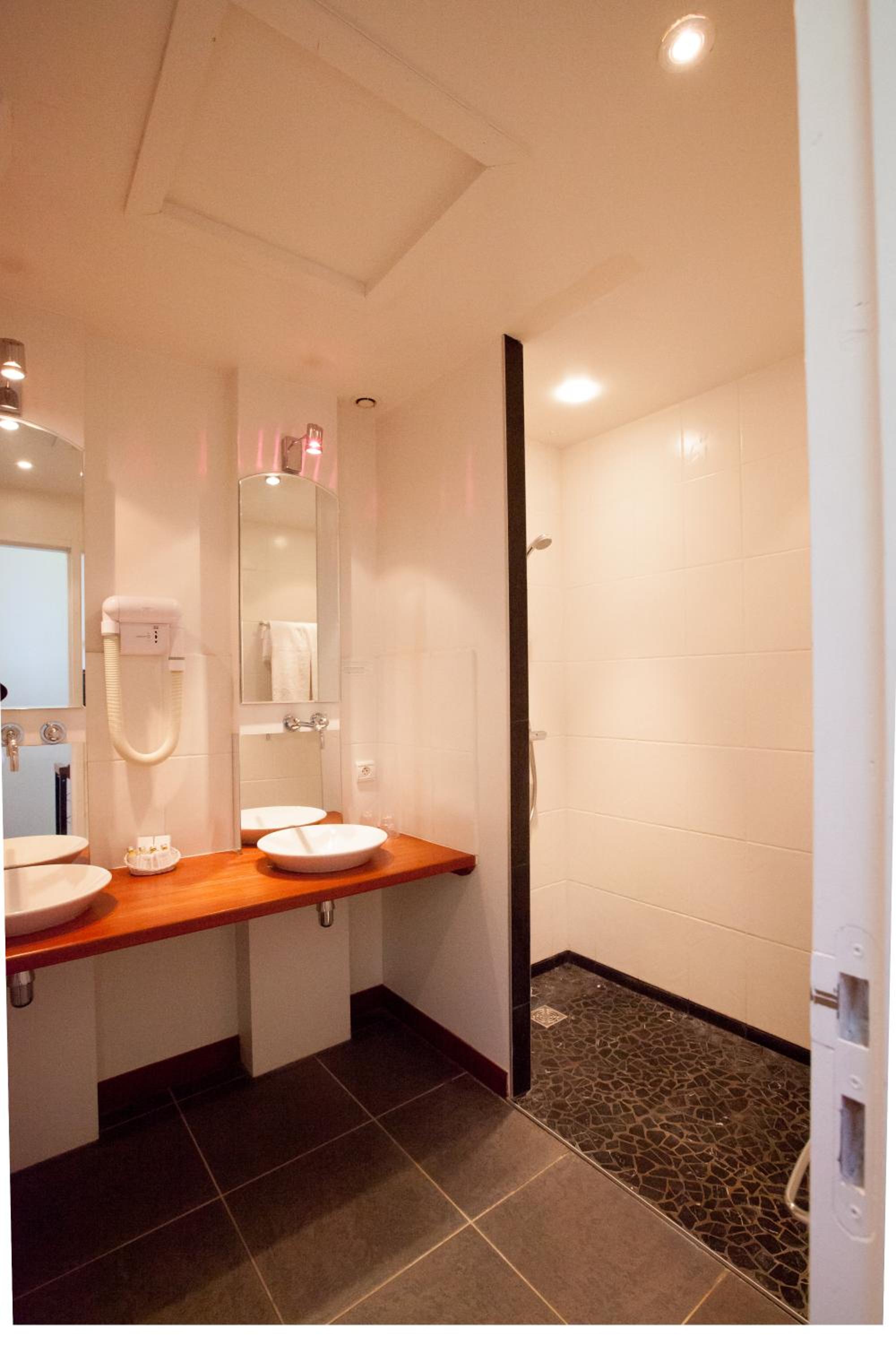 Standard Double Suite - Photo 4