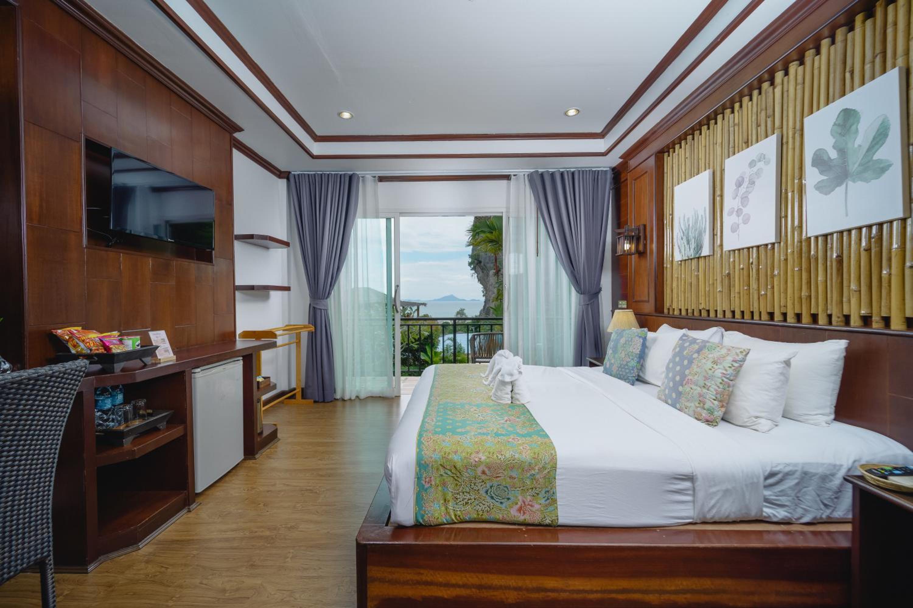 Deluxe Double with Pool& Cliff View- Free Beach Shuttle