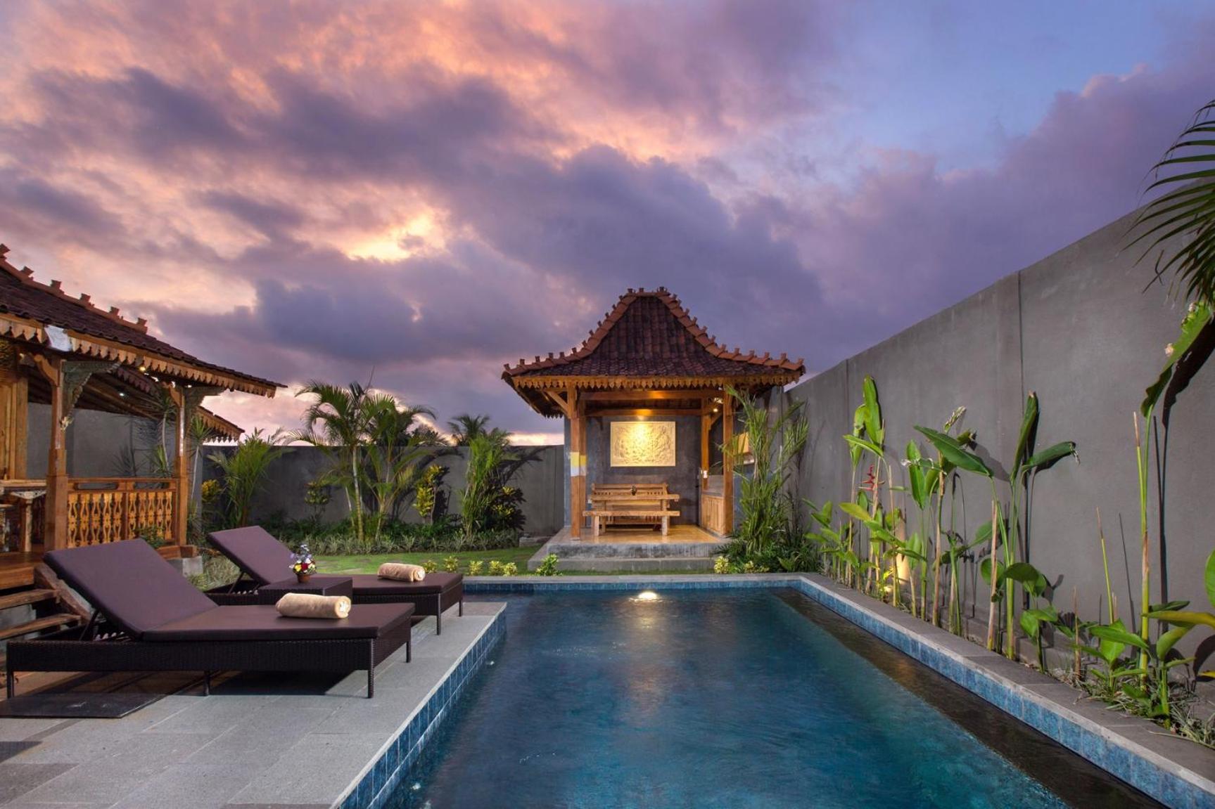 Villa with Private Pool - Photo 26