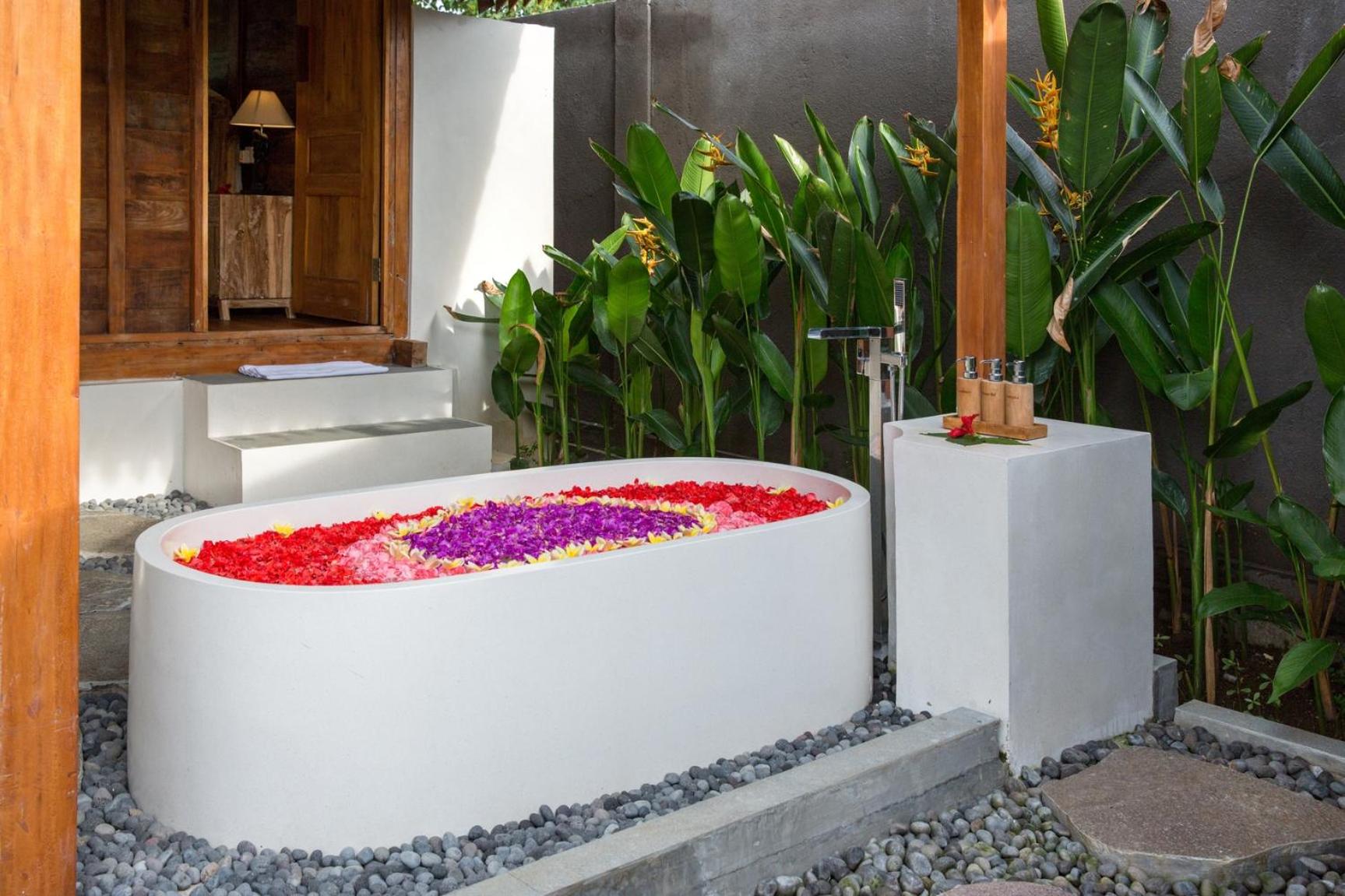 Villa with Private Pool - Photo 24