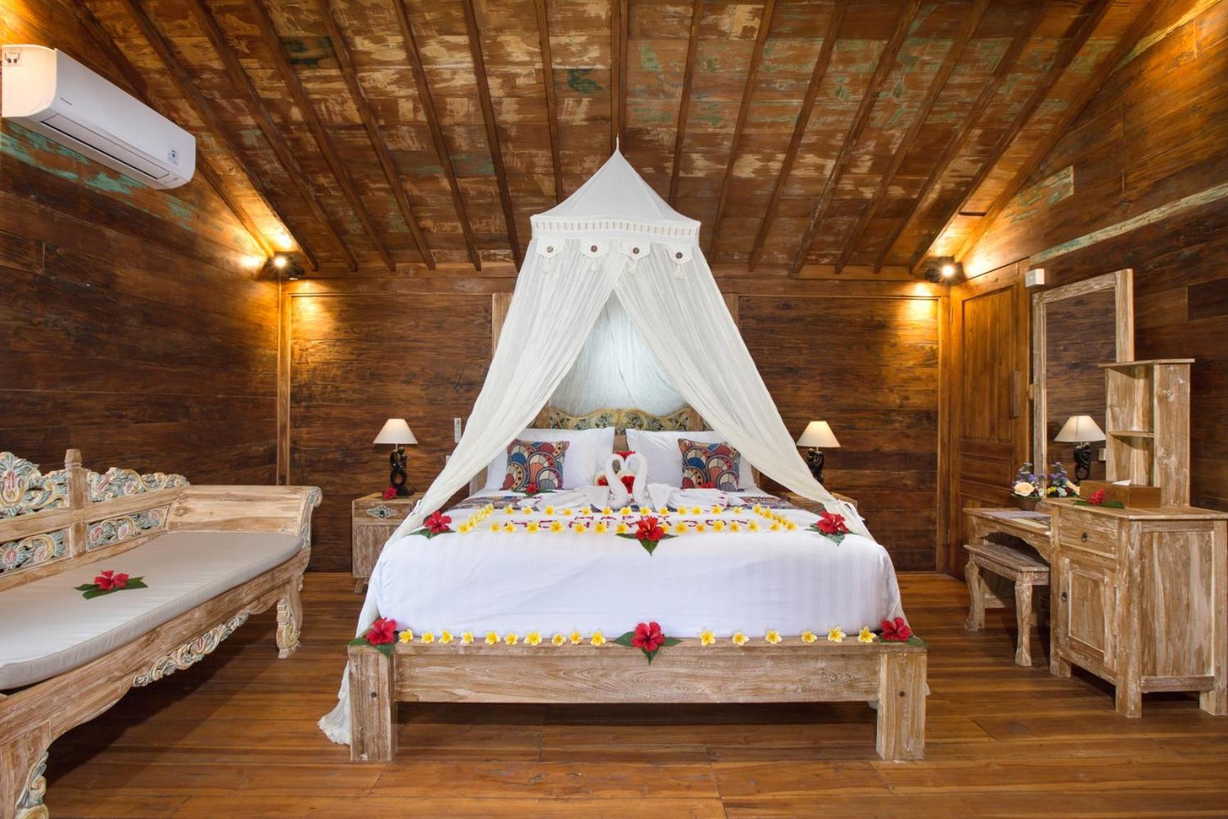 Villa with Private Pool - Photo 29