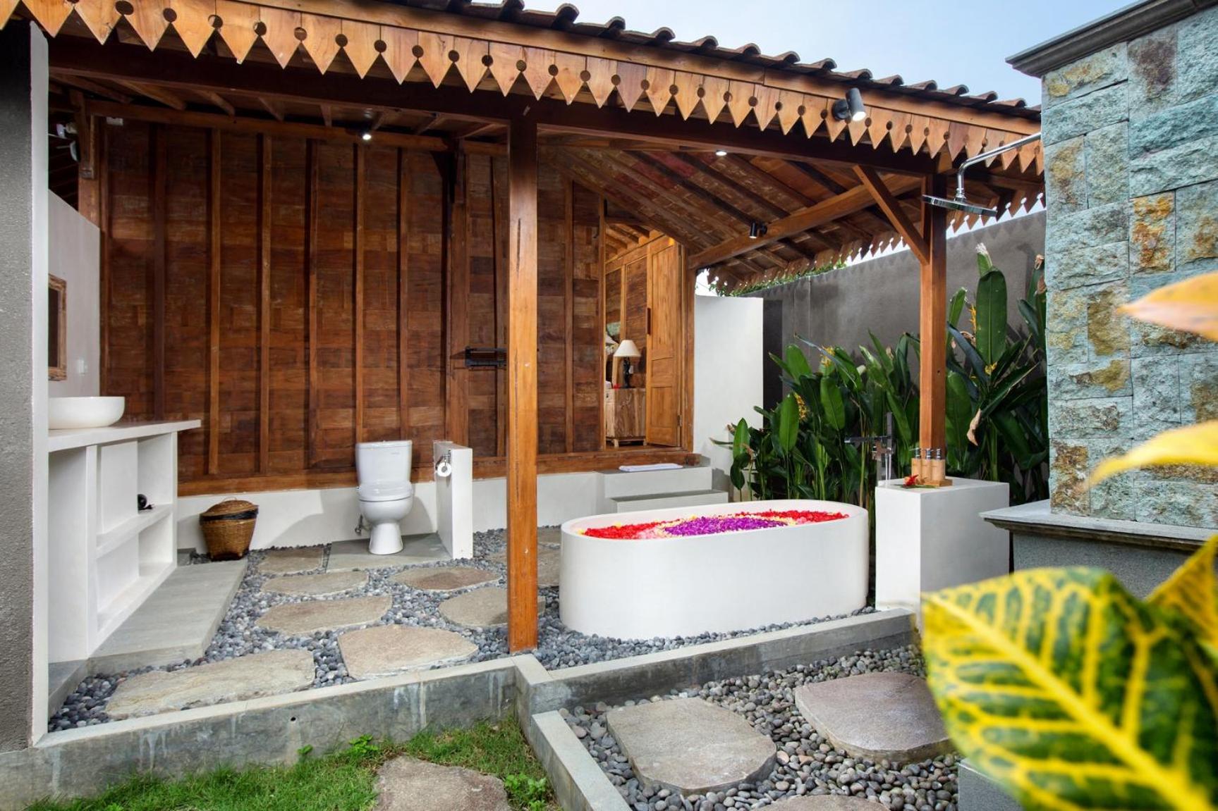 Villa with Private Pool - Photo 25