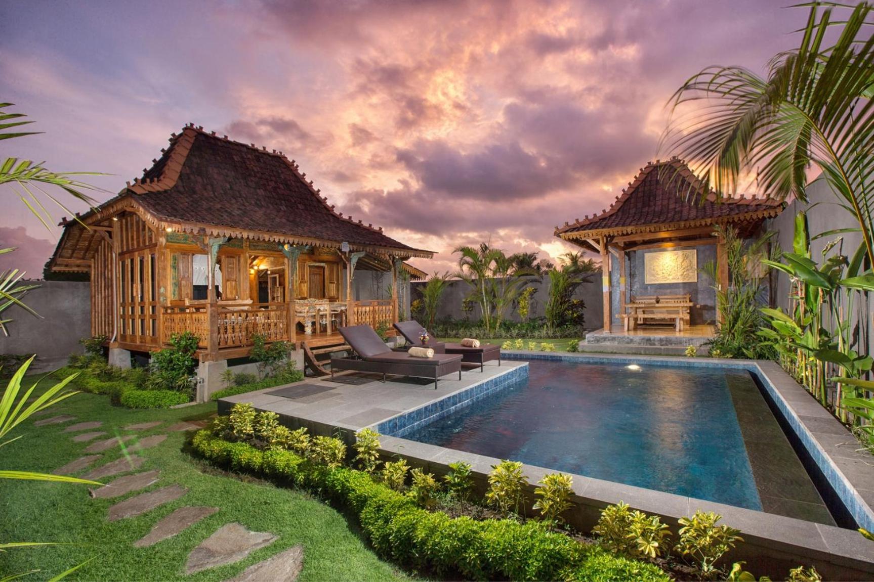 Villa with Private Pool - Photo 2