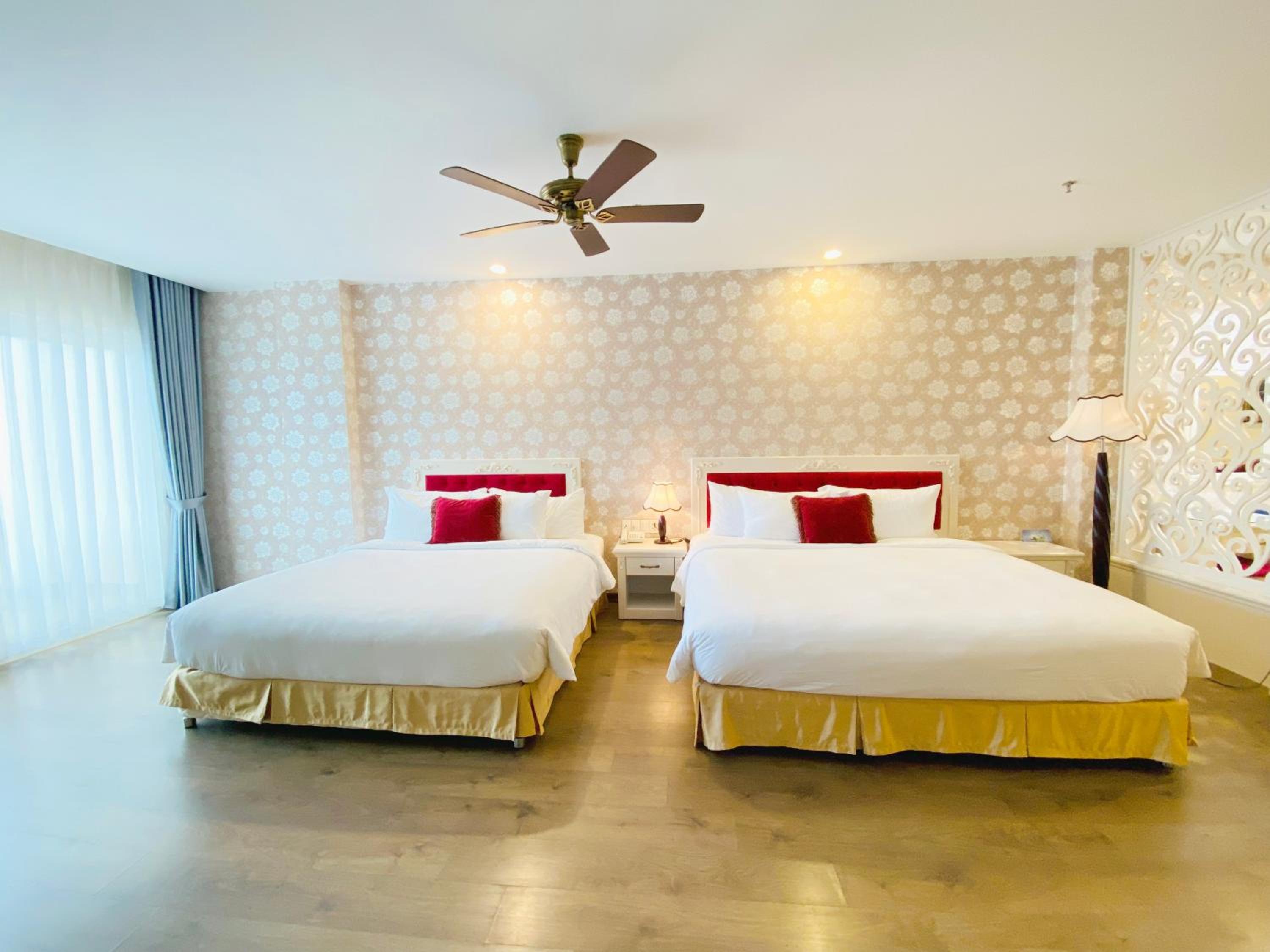 Deluxe Family Room