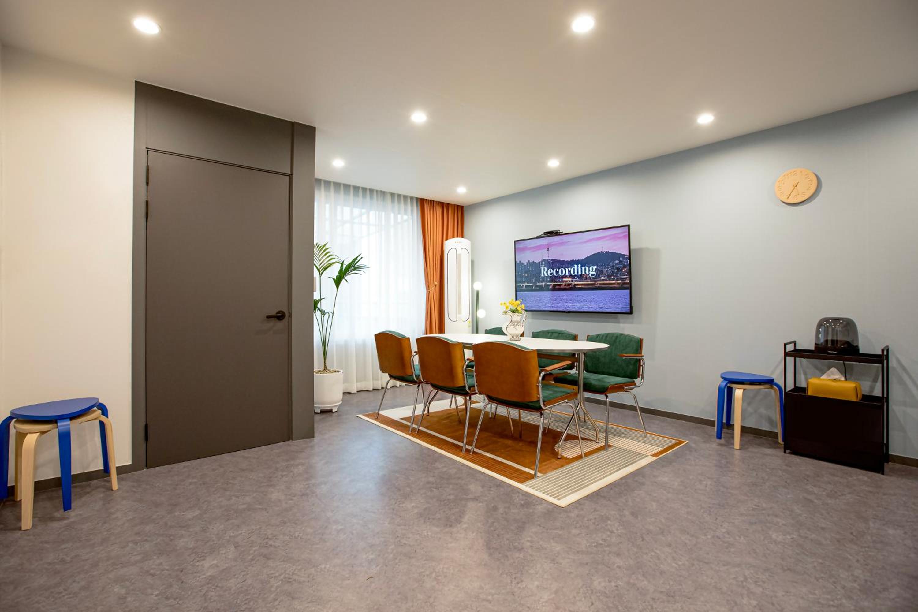 Queen Suite - Photo 2