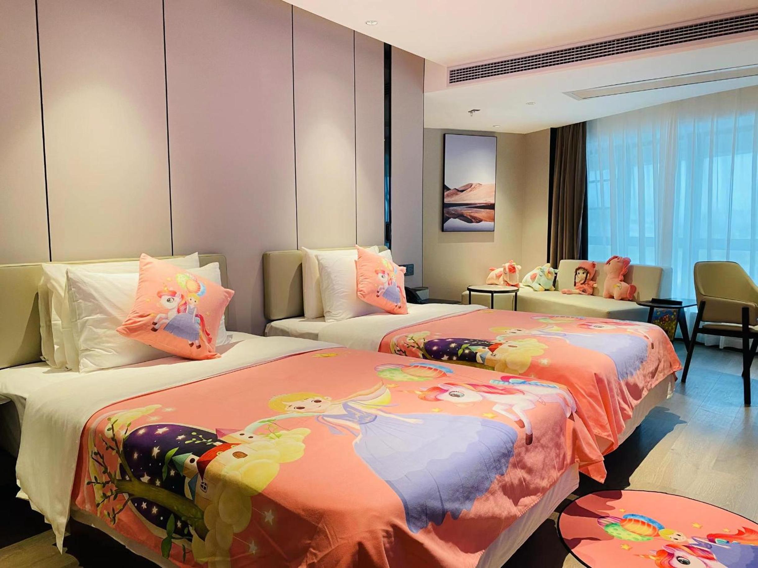 Jimu Family Twin Room with Lake View photo 3