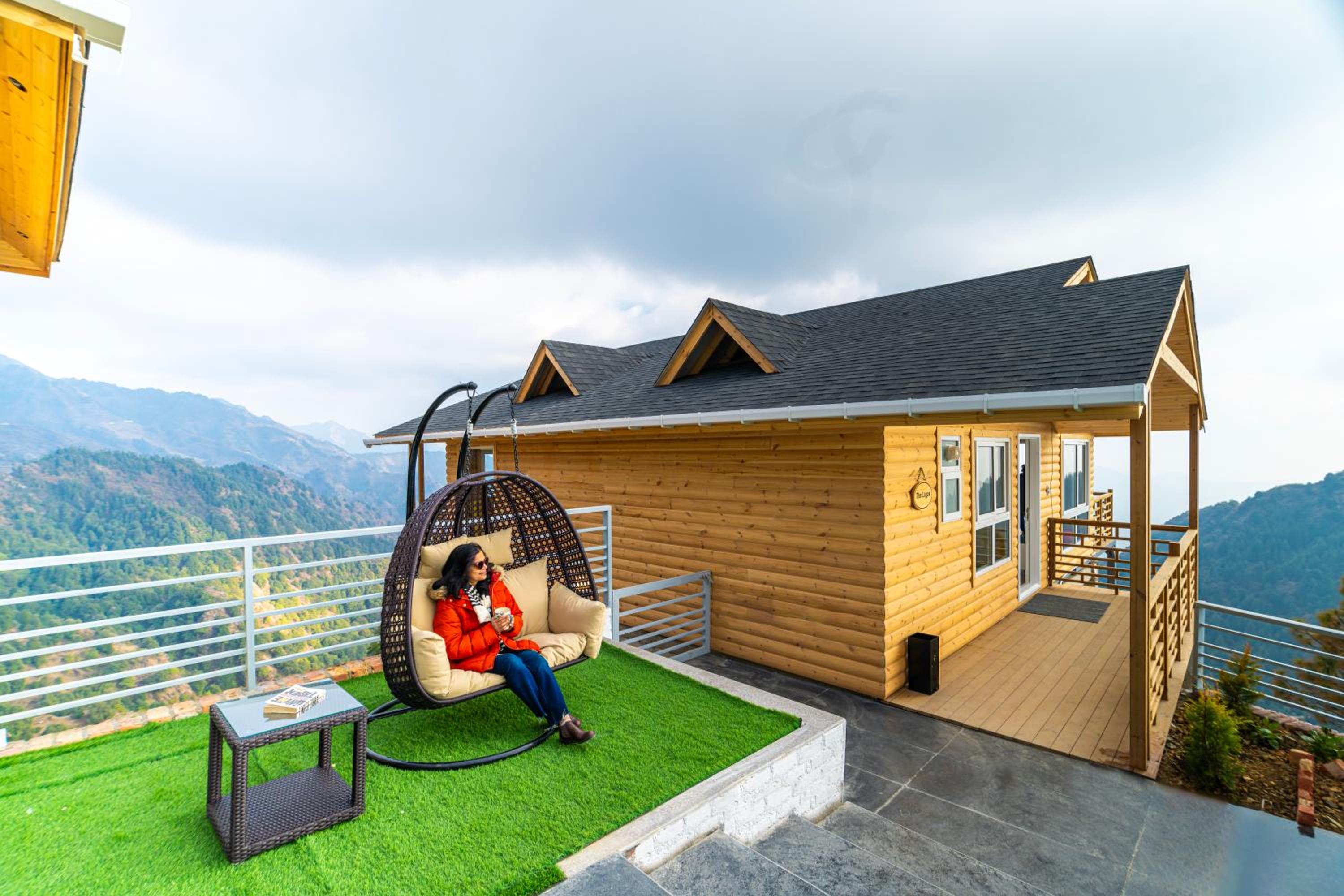 Aurora - 2 Bedroom Chalet With Private Mountain View Balcony photo 2