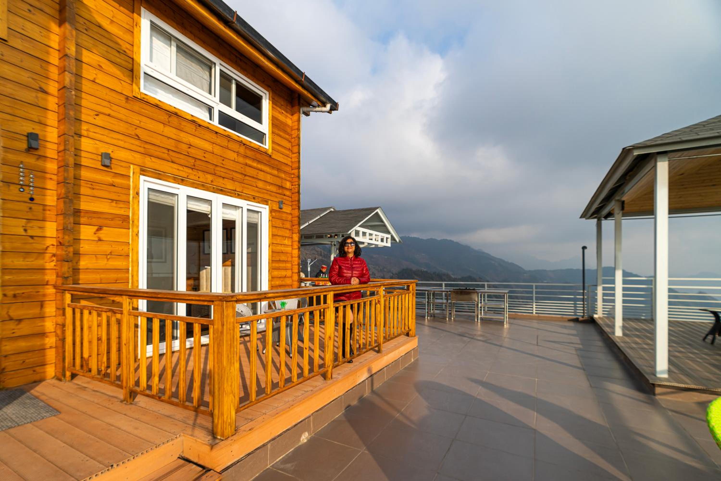 Aurora - 2 Bedroom Chalet With Private Mountain View Balcony photo 2