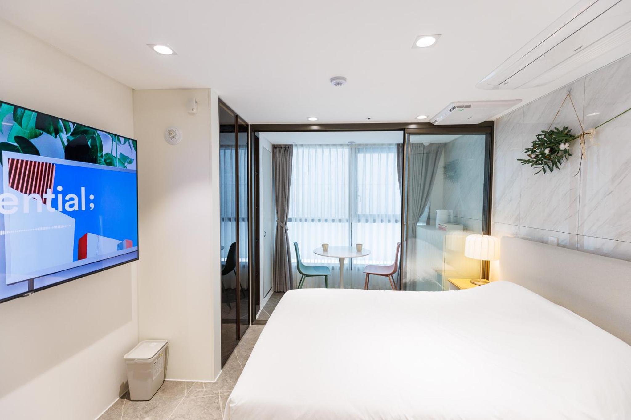 Deluxe Double Accessible Room