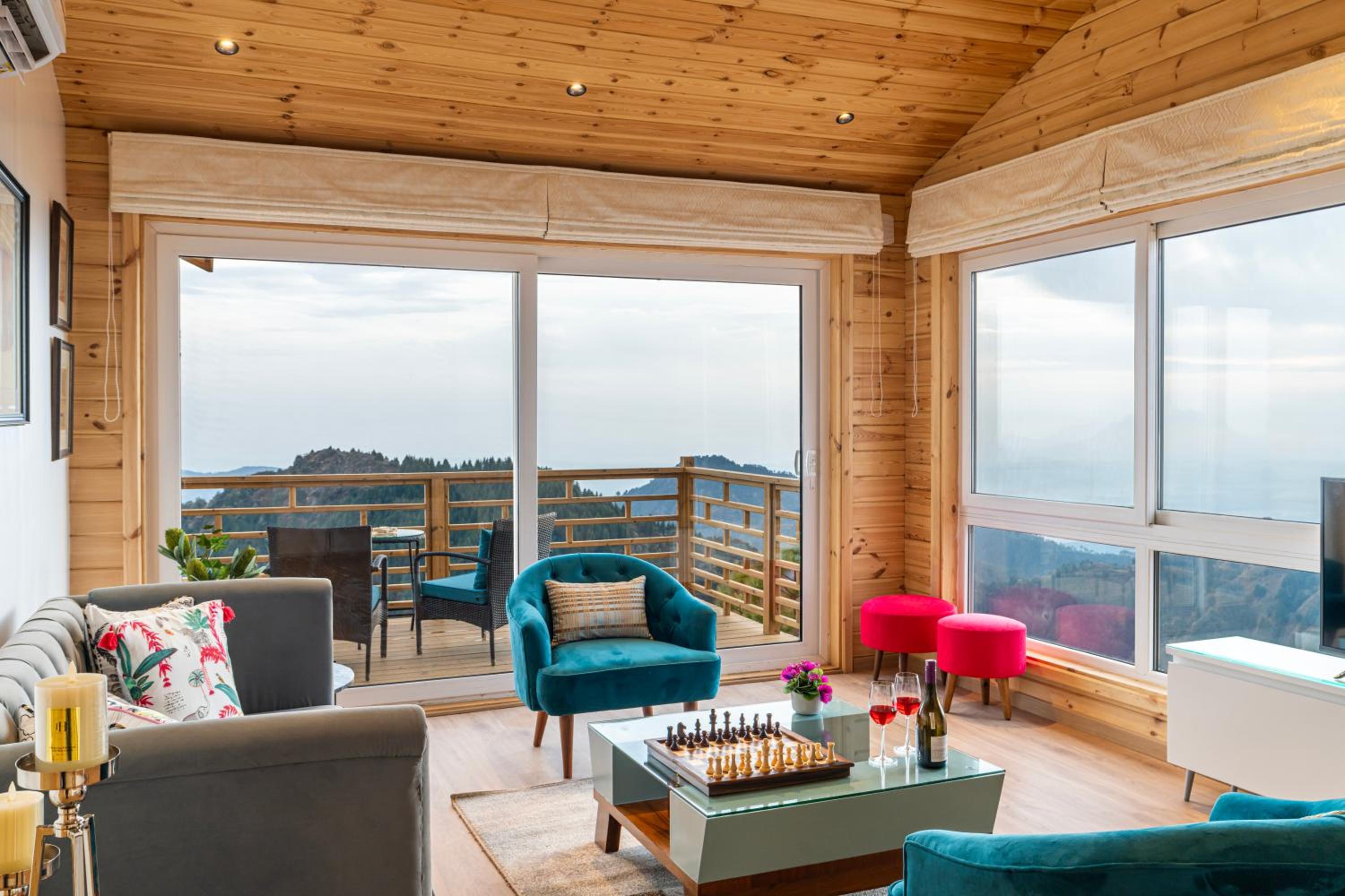 Aurora - 2 Bedroom Chalet With Private Mountain View Balcony