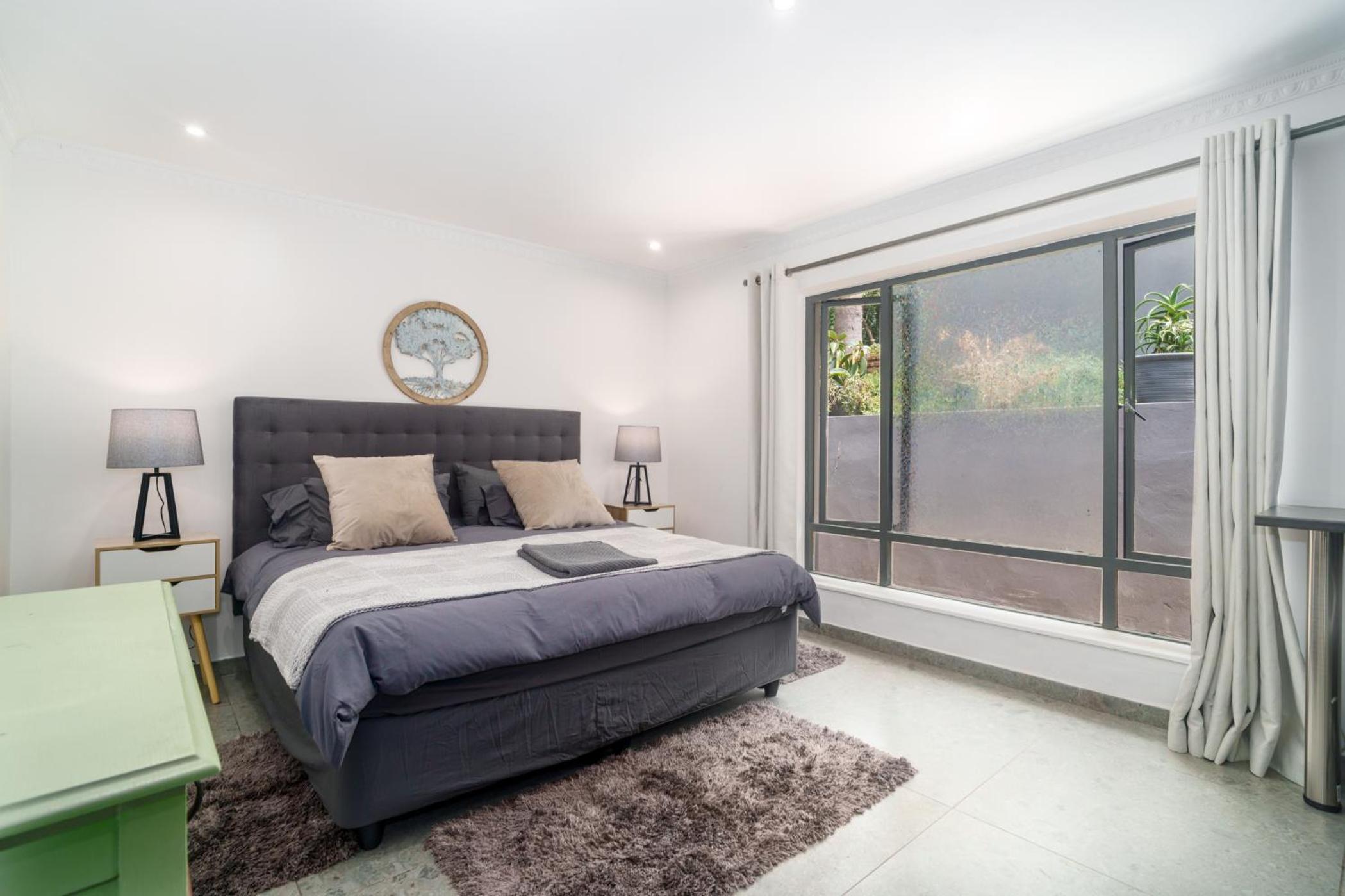 Deluxe King Room - Photo 6