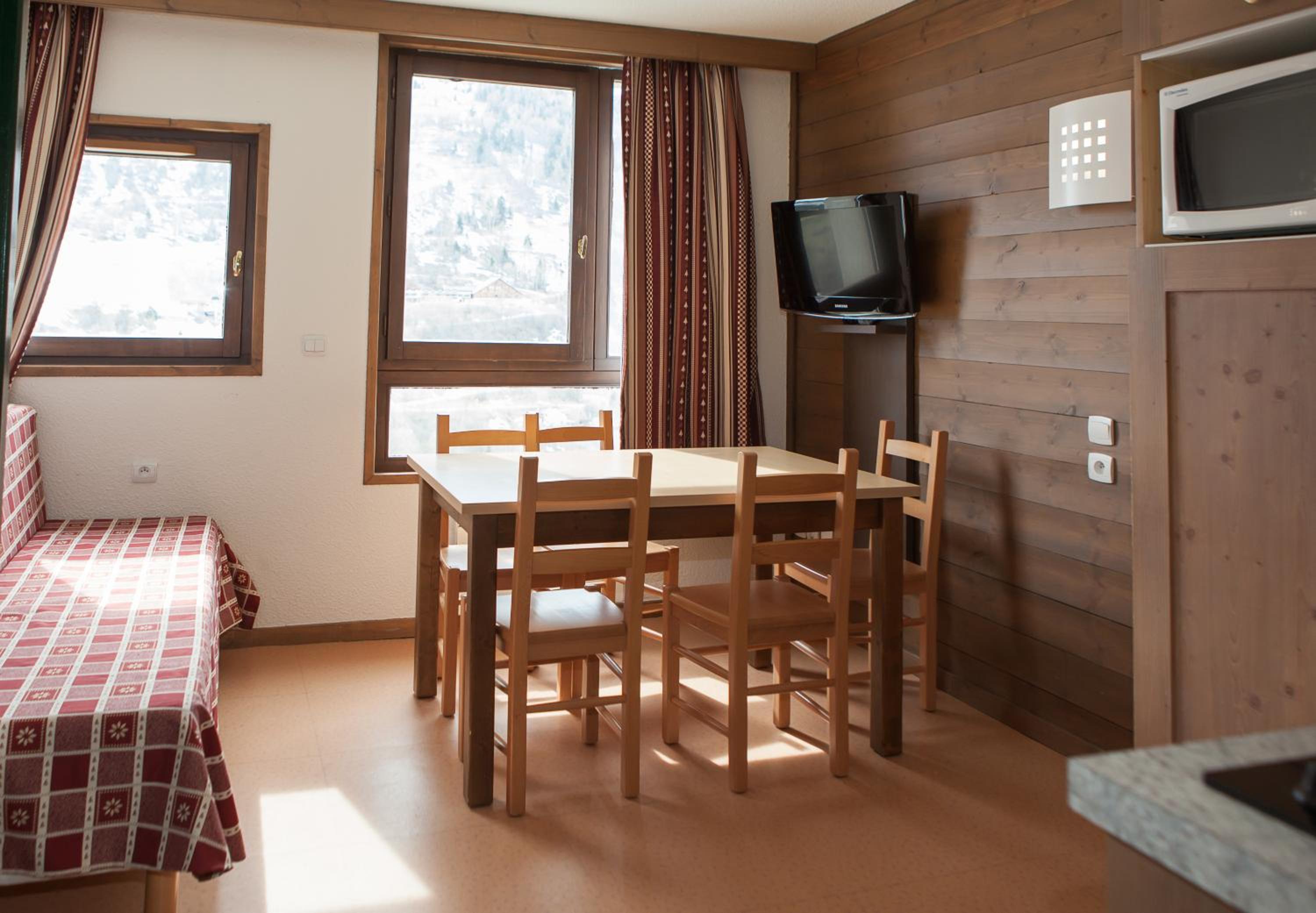 Studio (2 Adults)