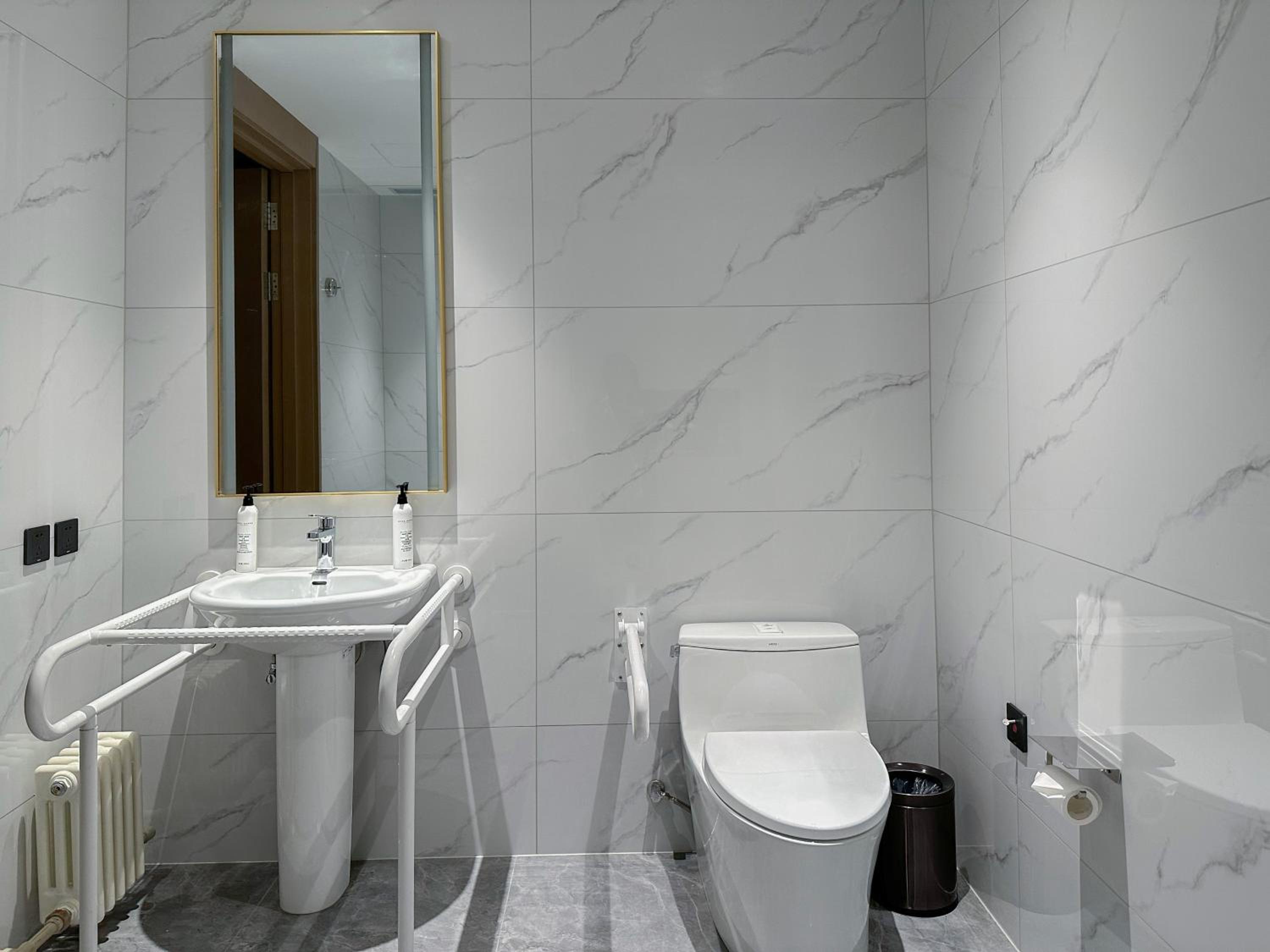 Double Room - Disability Access photo 3