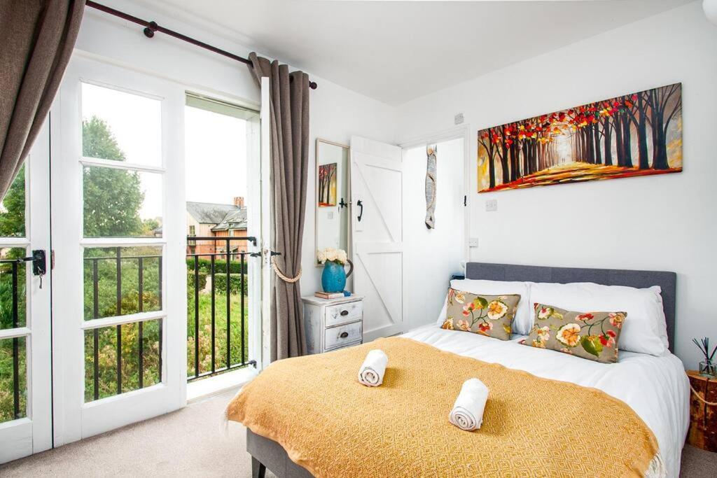 Three-Bedroom House photo 1