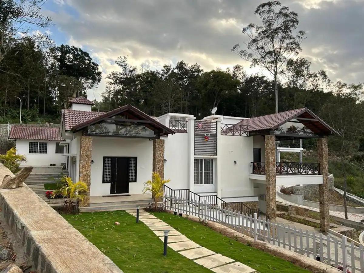 Three-Bedroom Villa photo 3