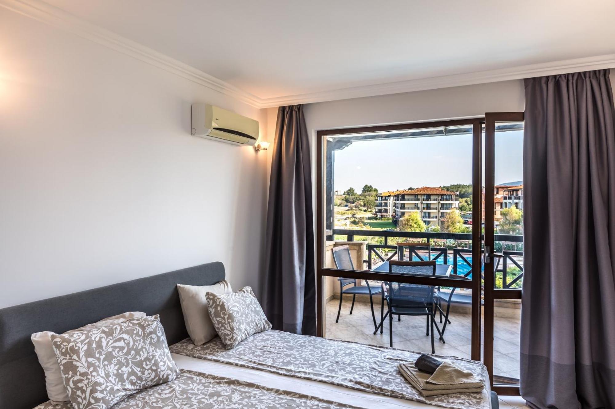 Deluxe Two-Bedroom Suite with Partial Sea View photo 3