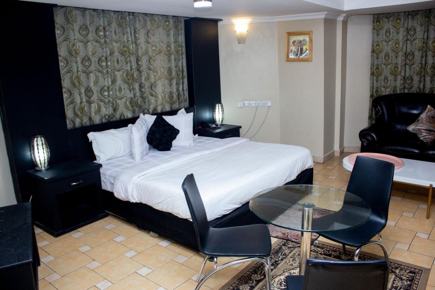 Deluxe Family Room