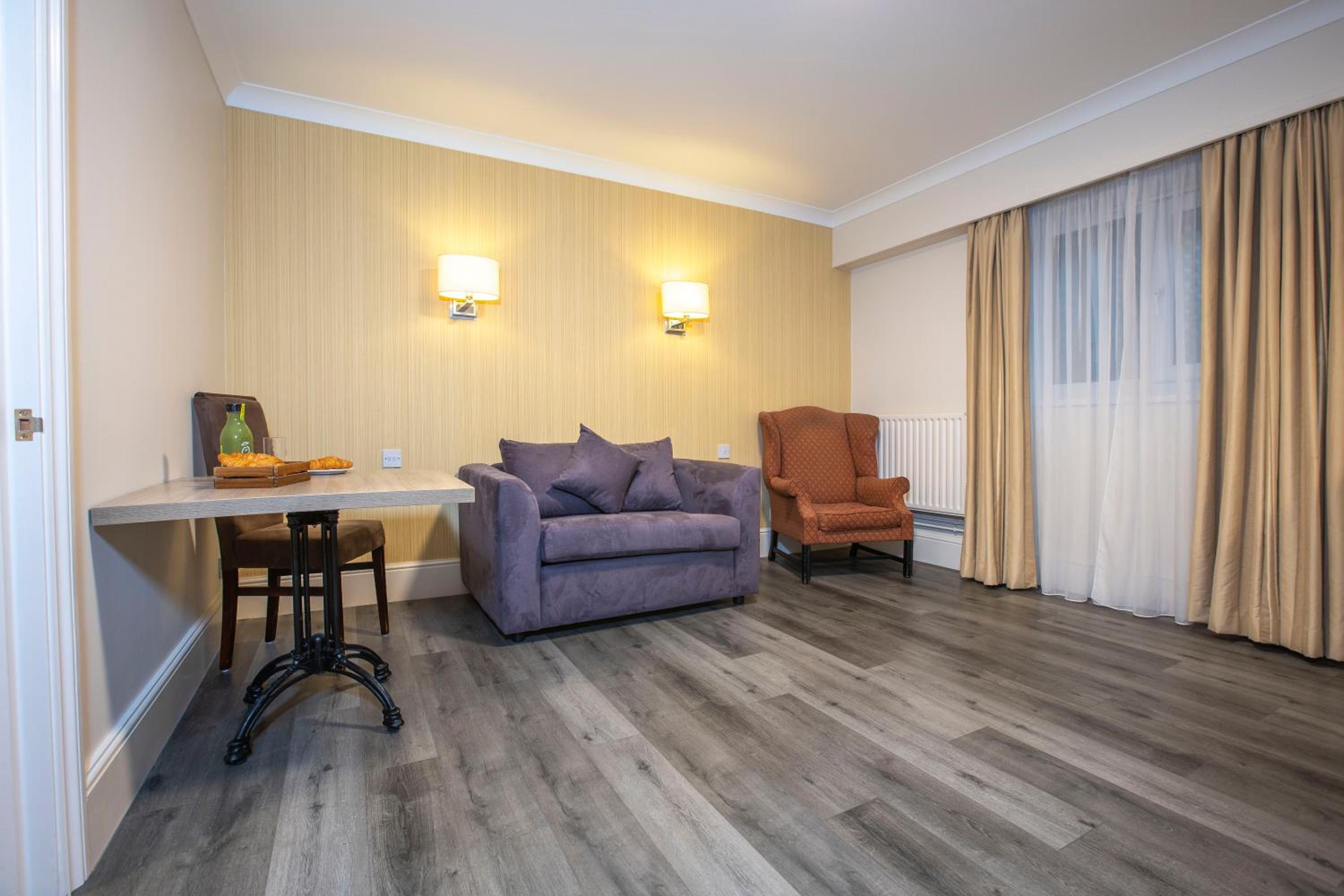 Accessible Double Room with Kitchenette and Walk-In Shower - Photo 4