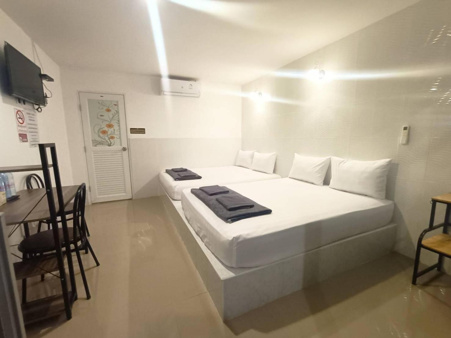 Family Double Room - Photo 14